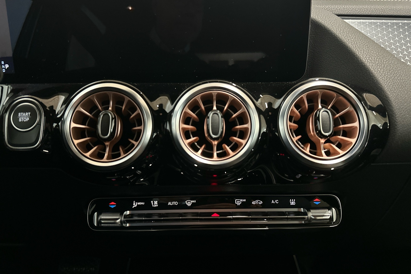 MERCEDES-BENZ EQA 2025