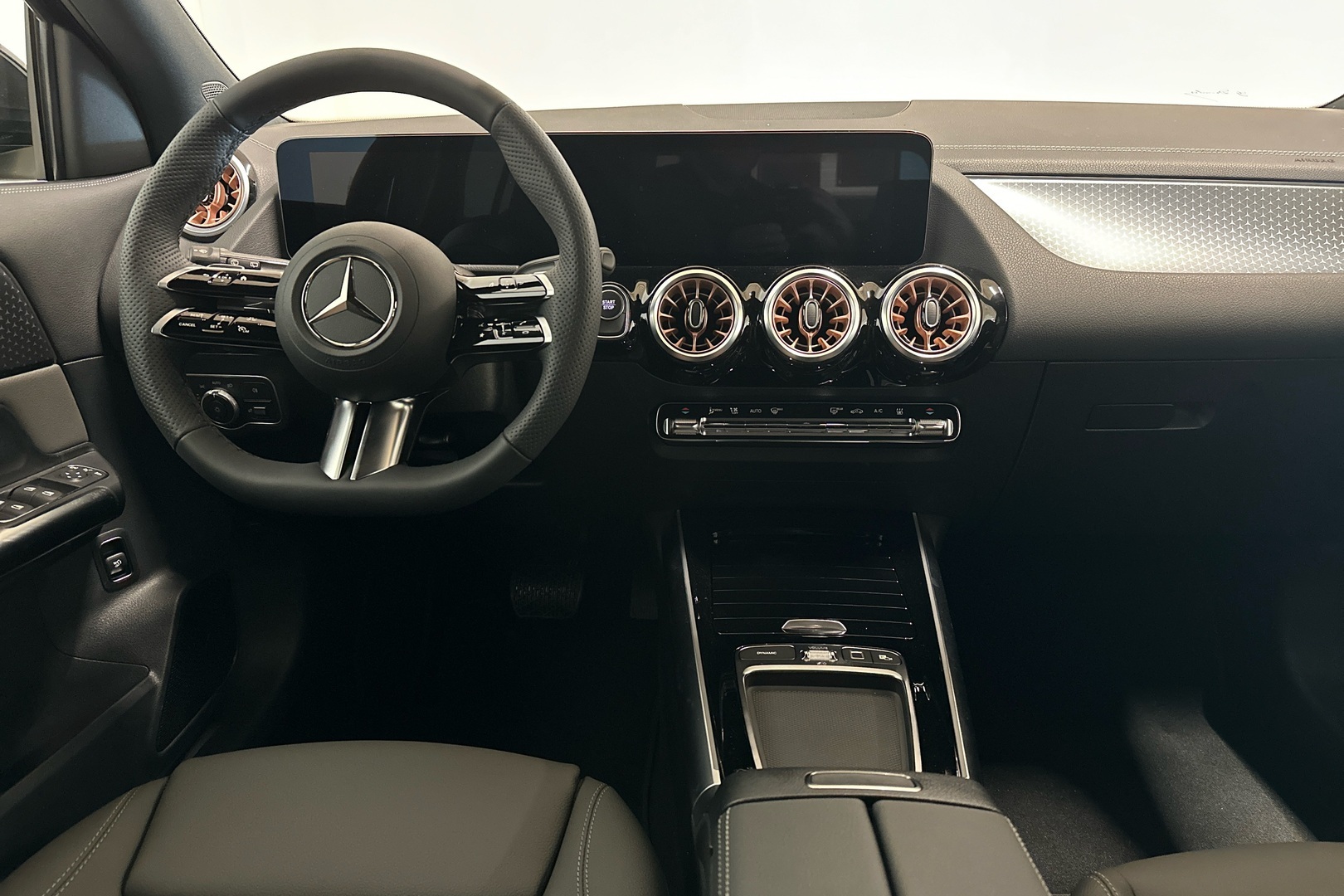 MERCEDES-BENZ EQA 2025