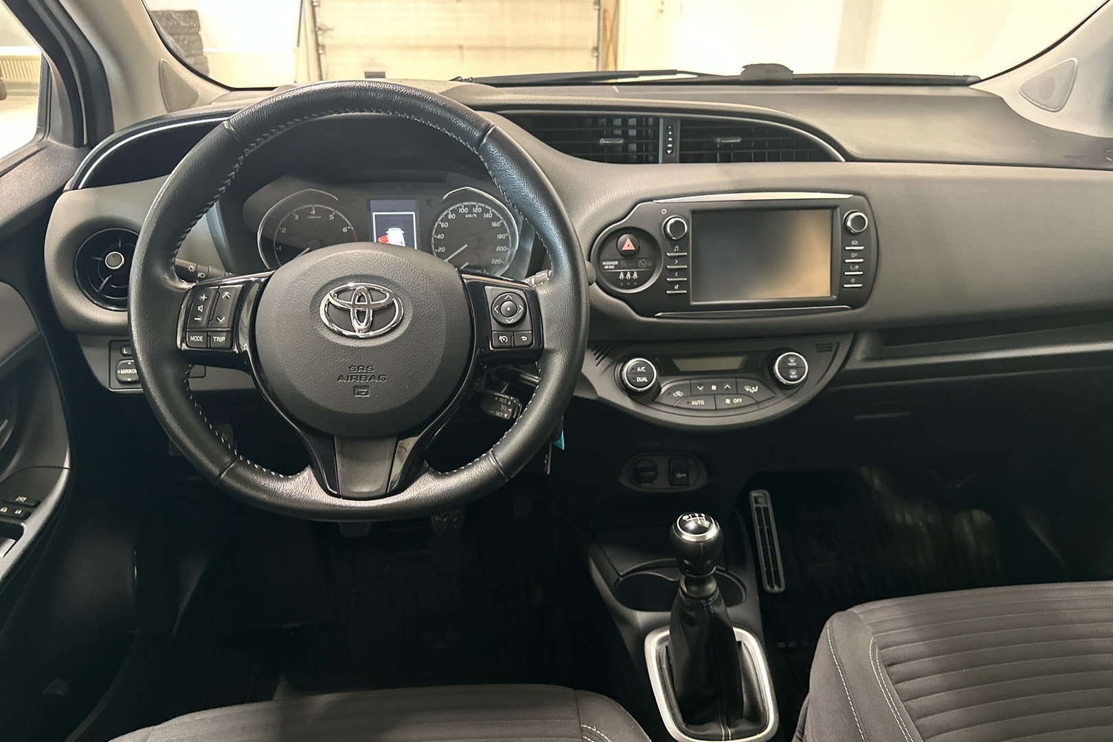 TOYOTA Yaris 2017