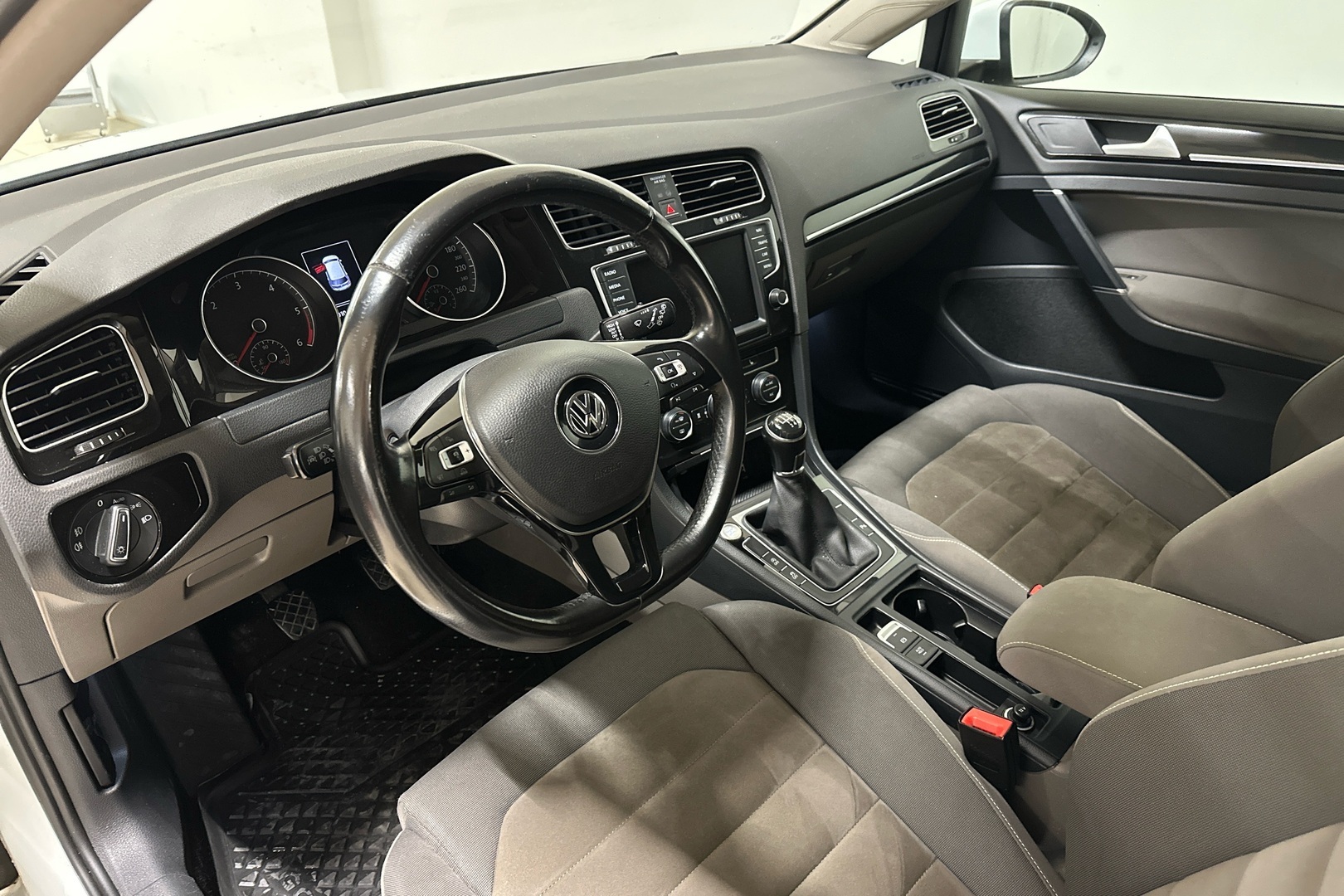 VOLKSWAGEN Golf 2014