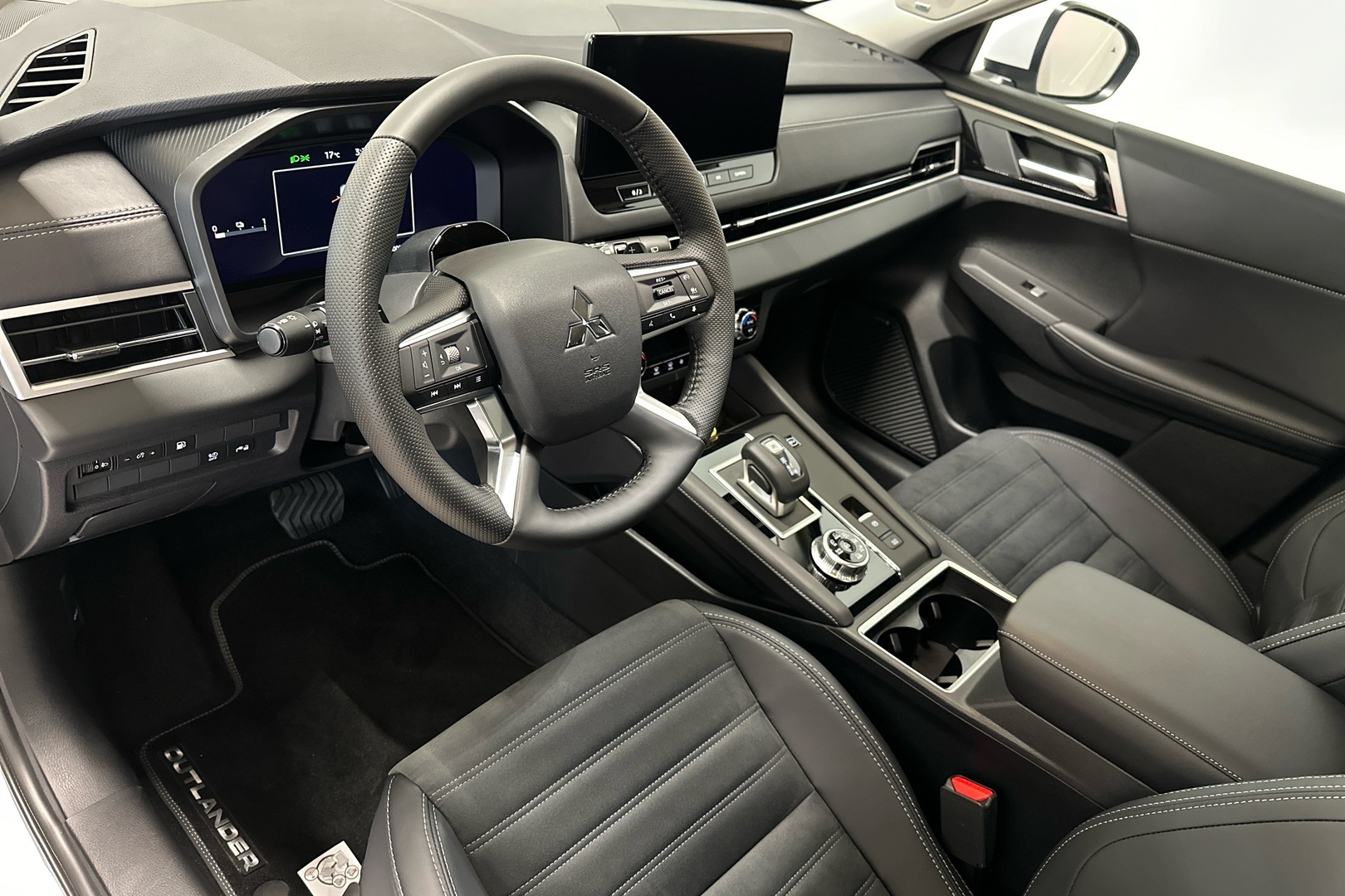 MITSUBISHI Outlander 2025