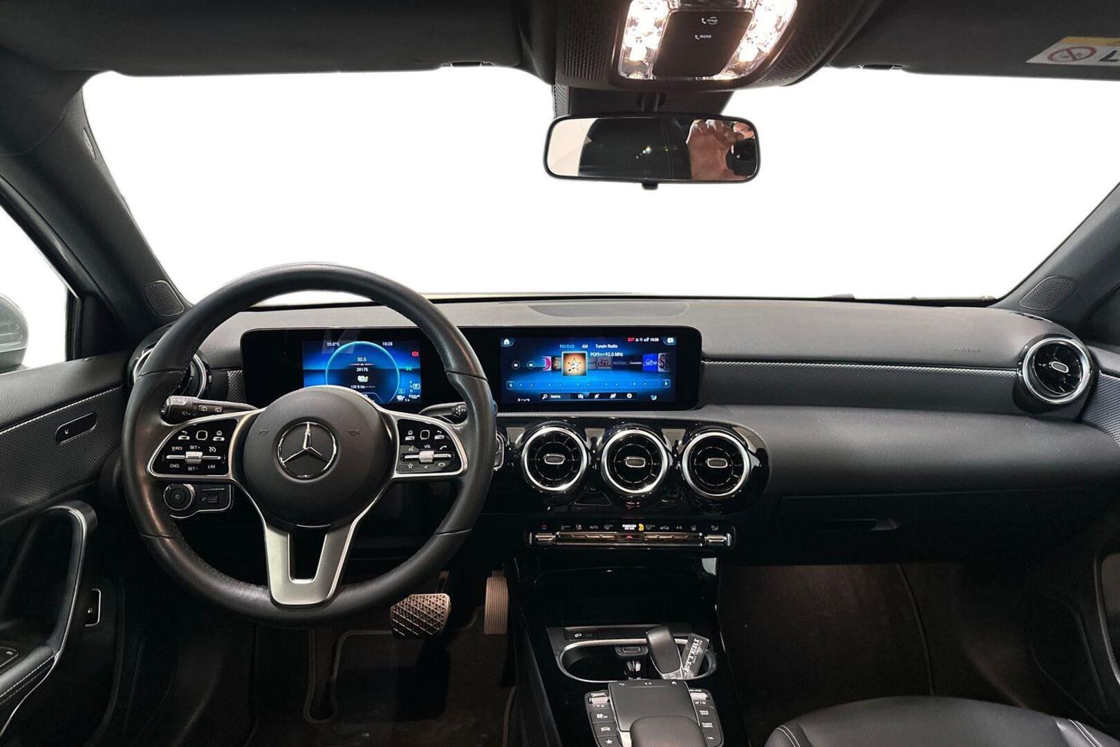 MERCEDES-BENZ A 2022