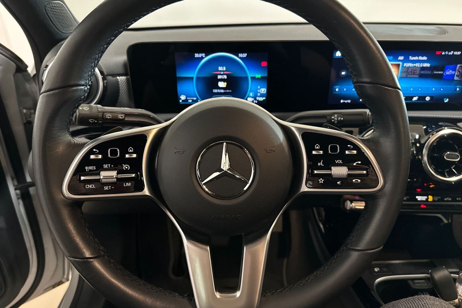 MERCEDES-BENZ A 2022