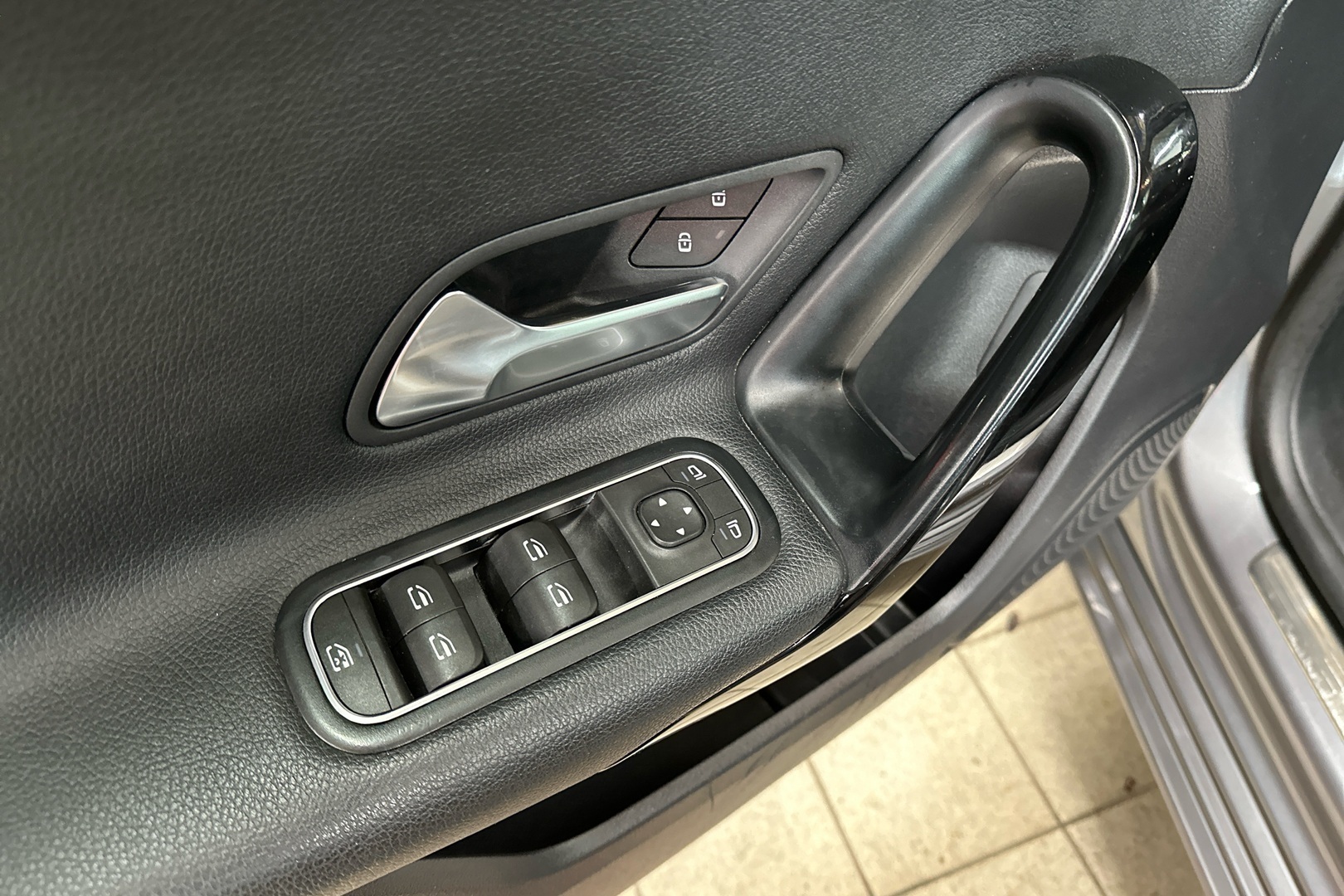 MERCEDES-BENZ A 2020