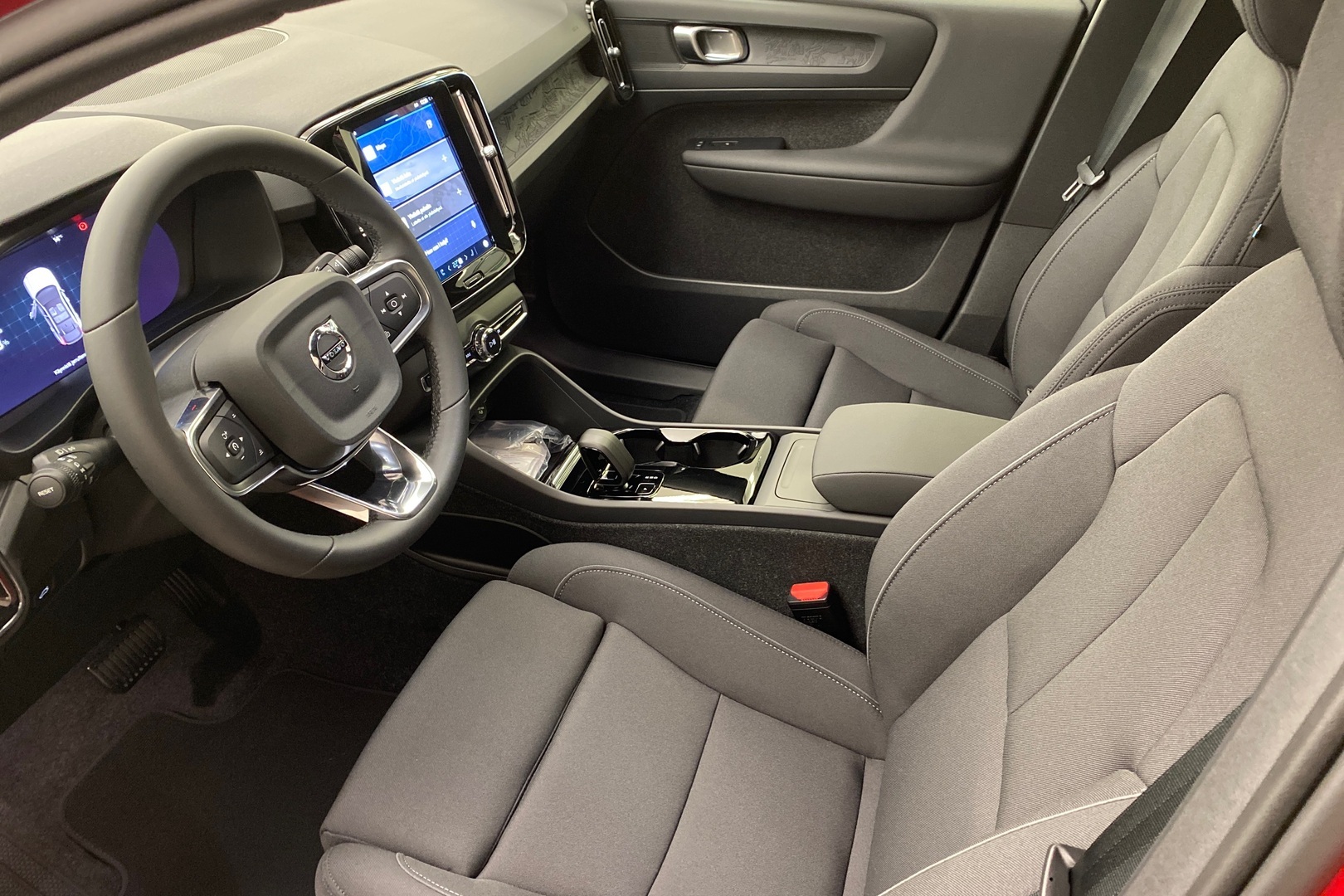 VOLVO C40 2024