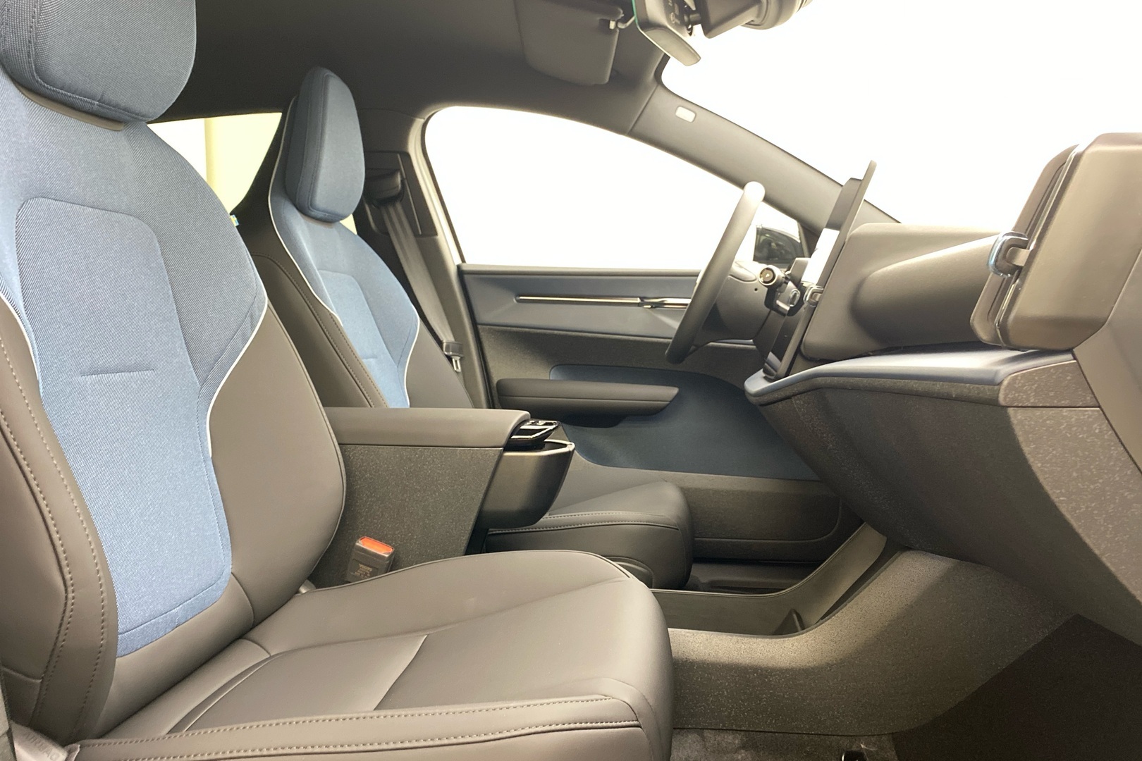VOLVO EX30 2027