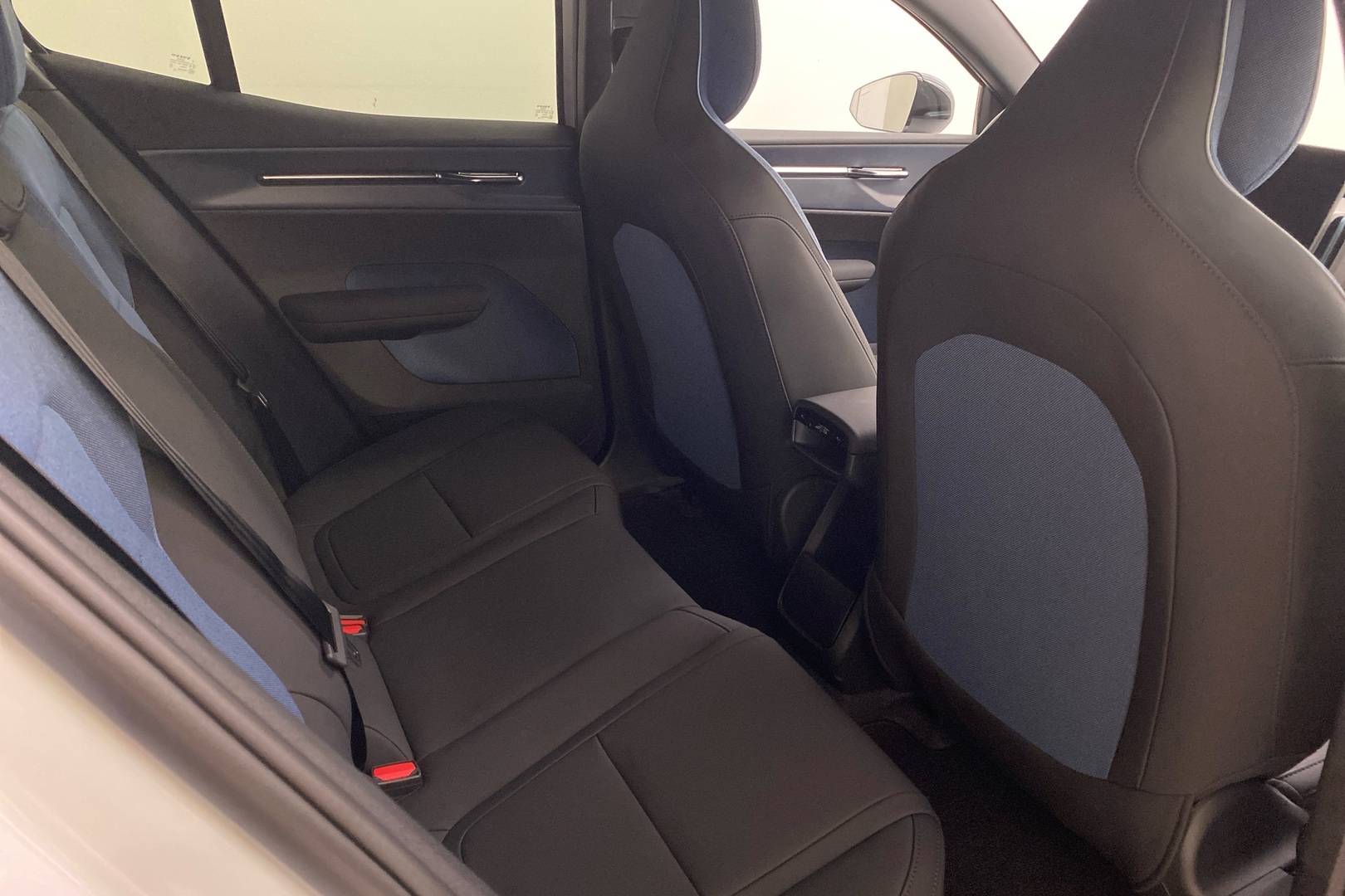 VOLVO EX30 2027