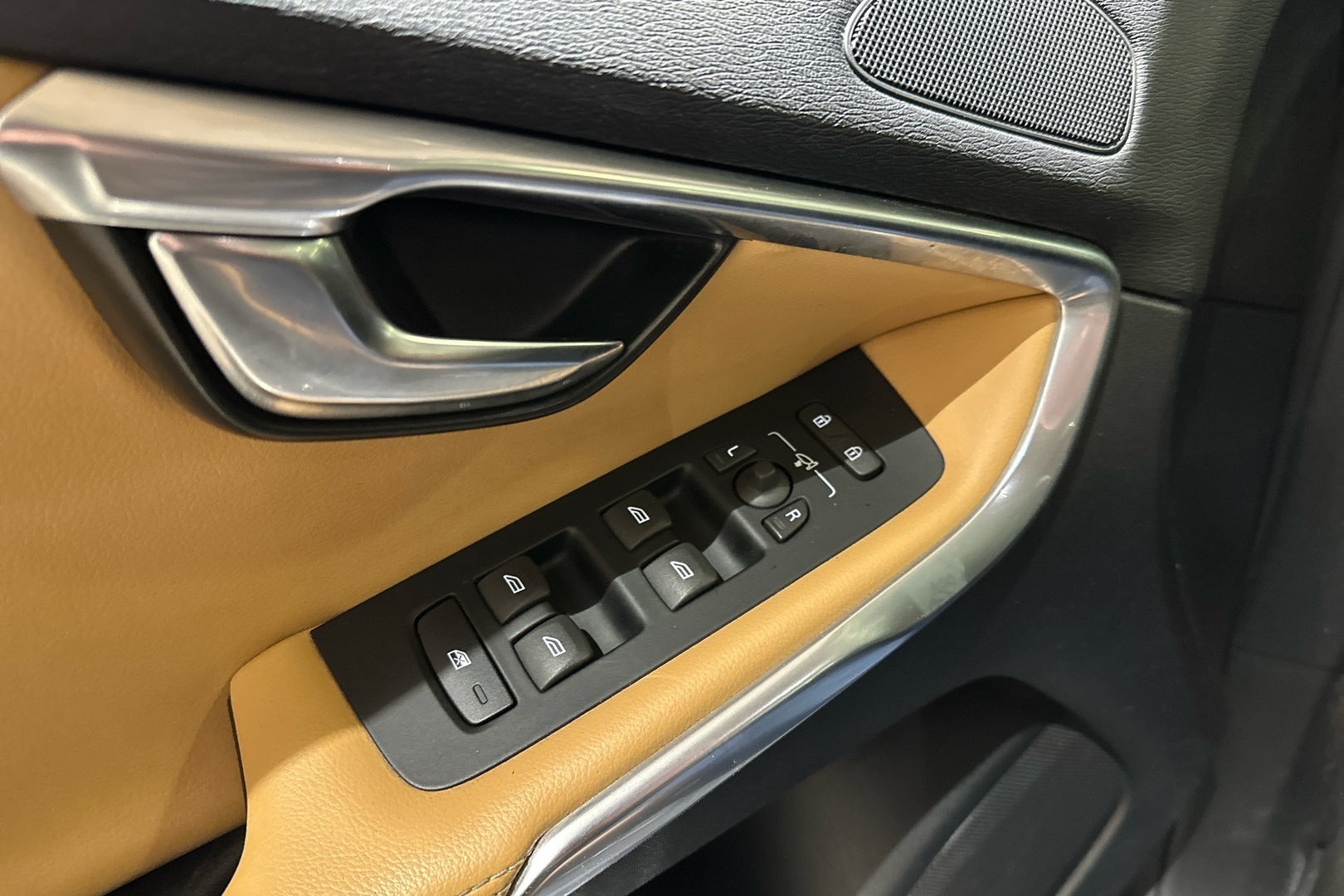 VOLVO V40 Cross Country 2017