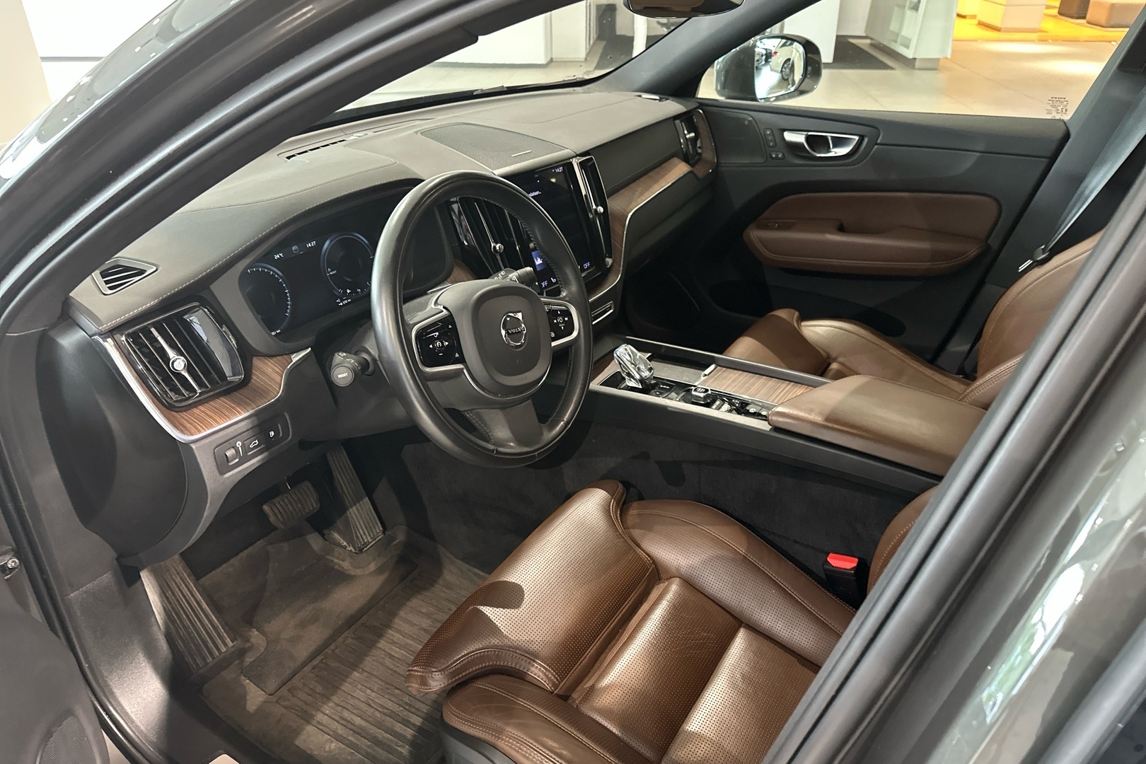 VOLVO XC60 2021