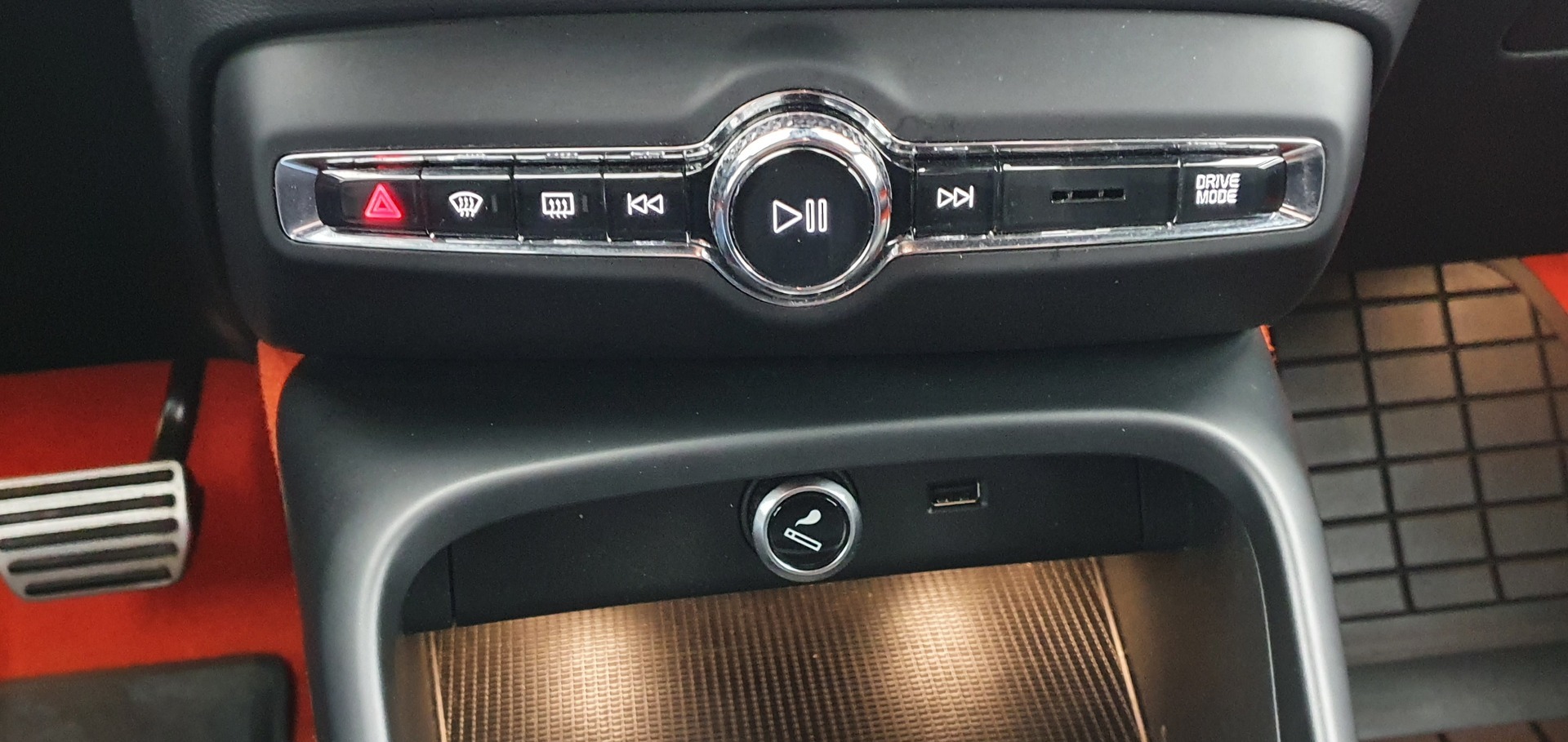 VOLVO XC40 2019