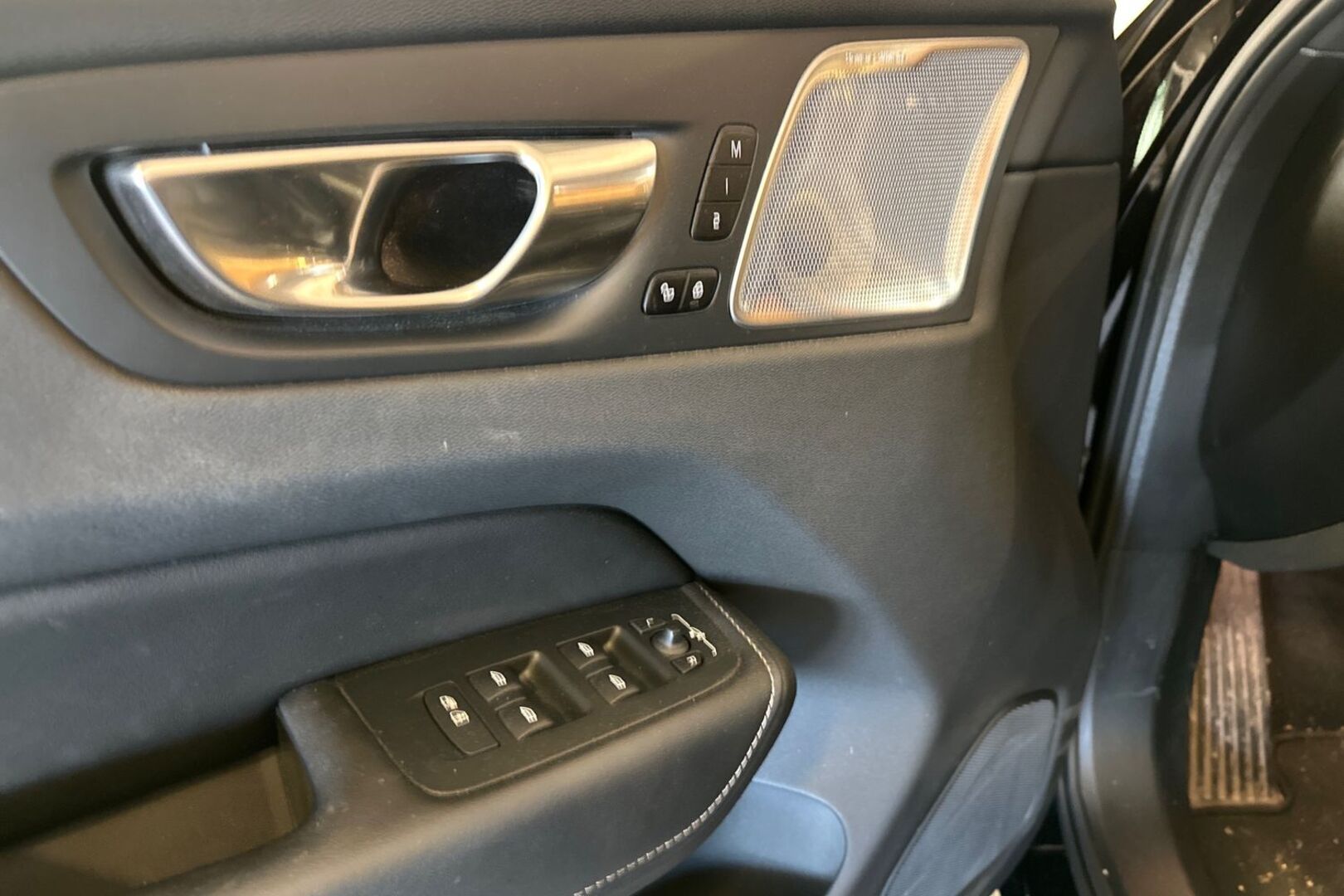VOLVO XC60 2025