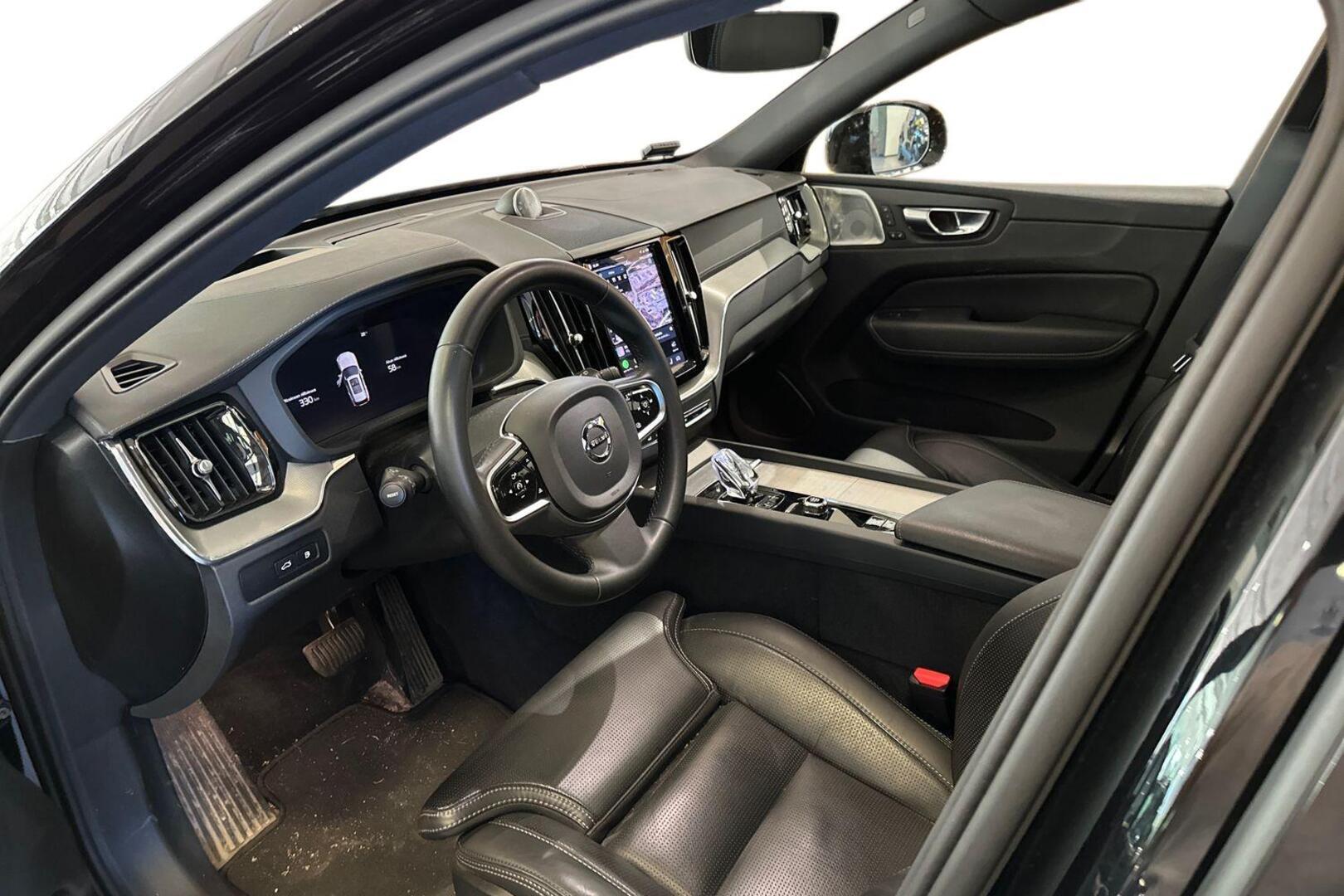 VOLVO XC60 2025