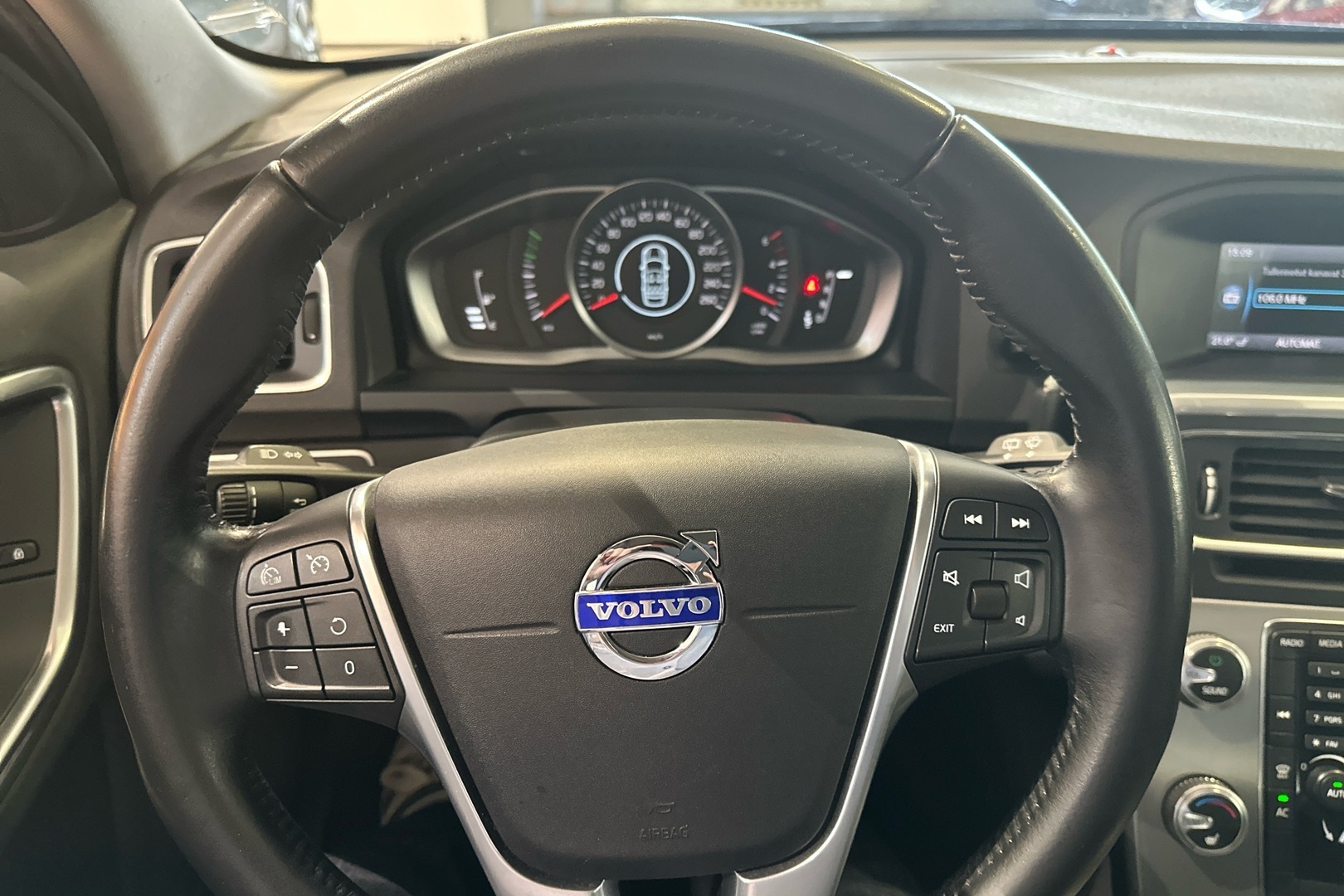 VOLVO V60 2016
