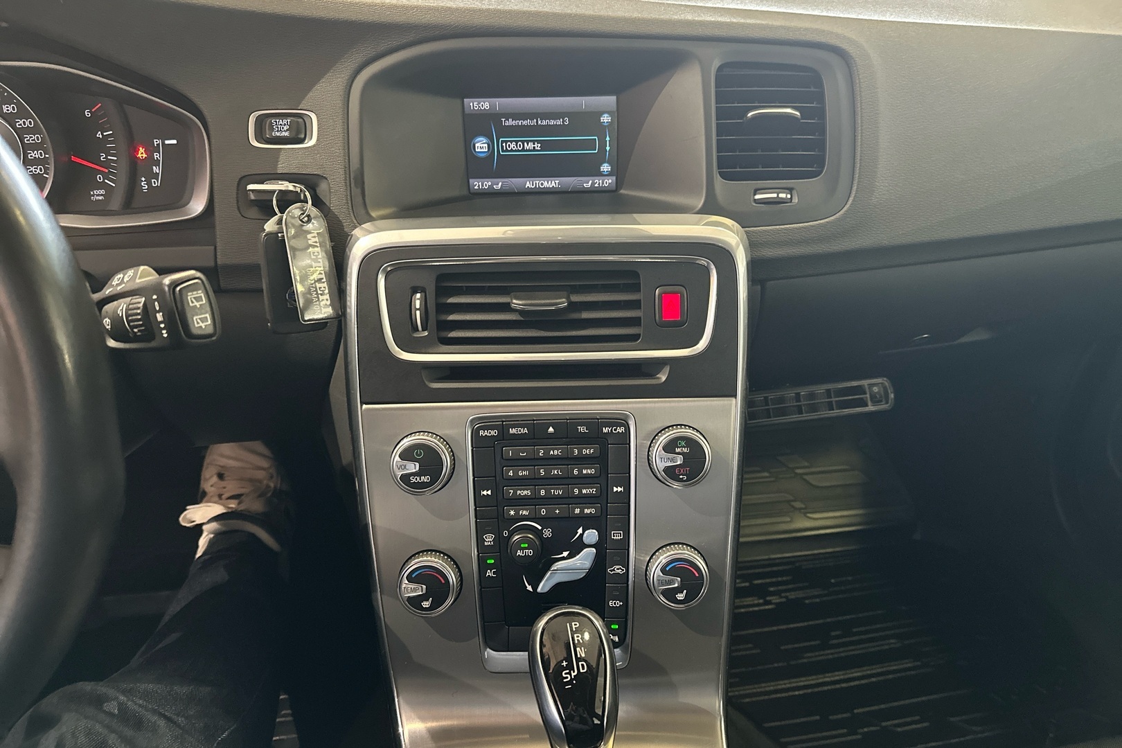 VOLVO V60 2016