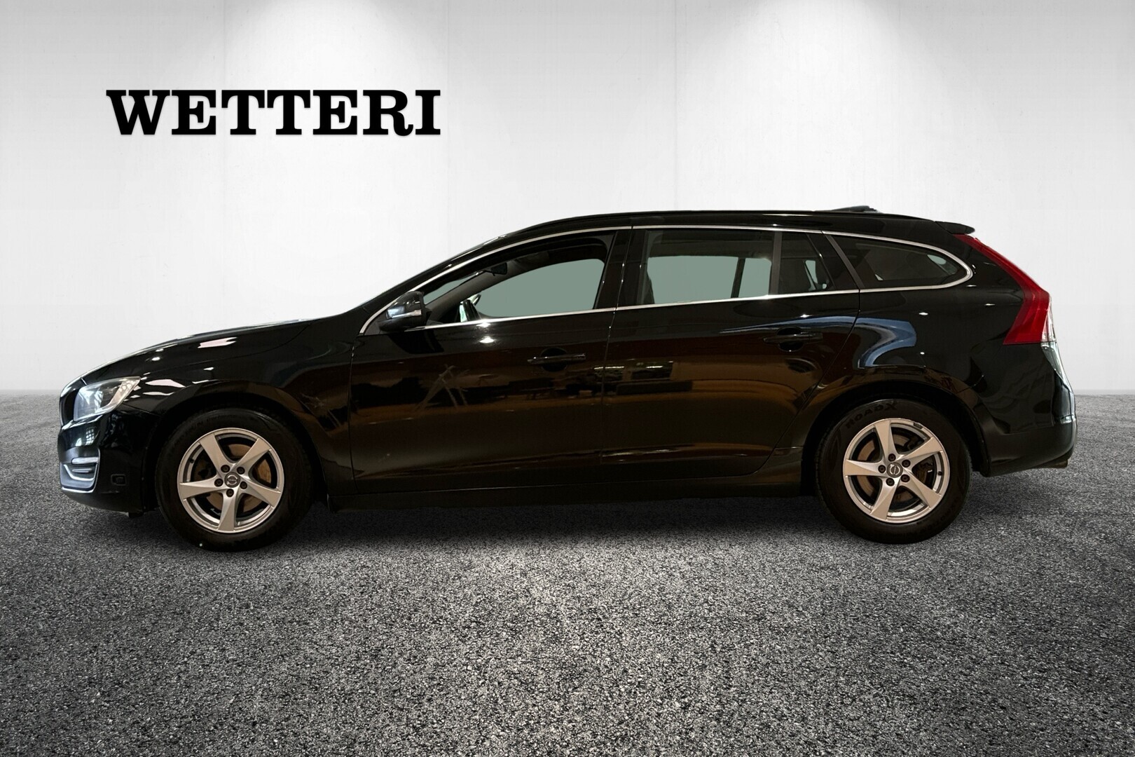 VOLVO V60 2016