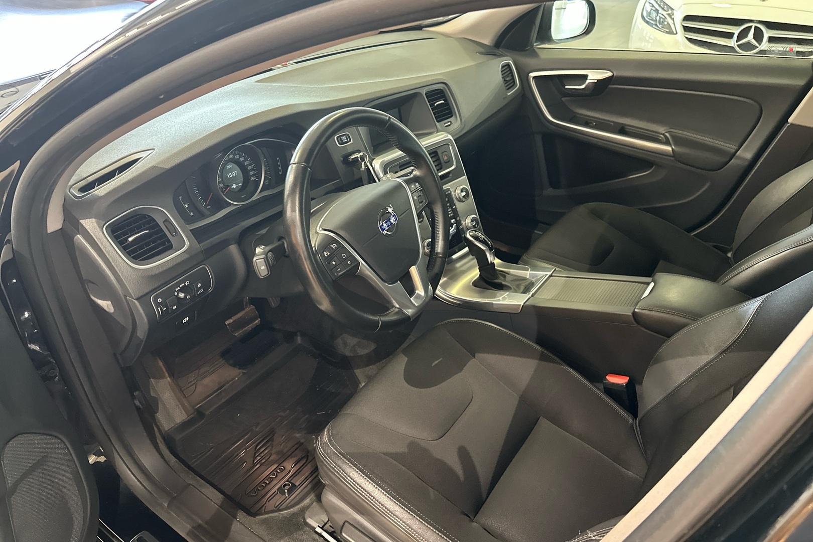 VOLVO V60 2016