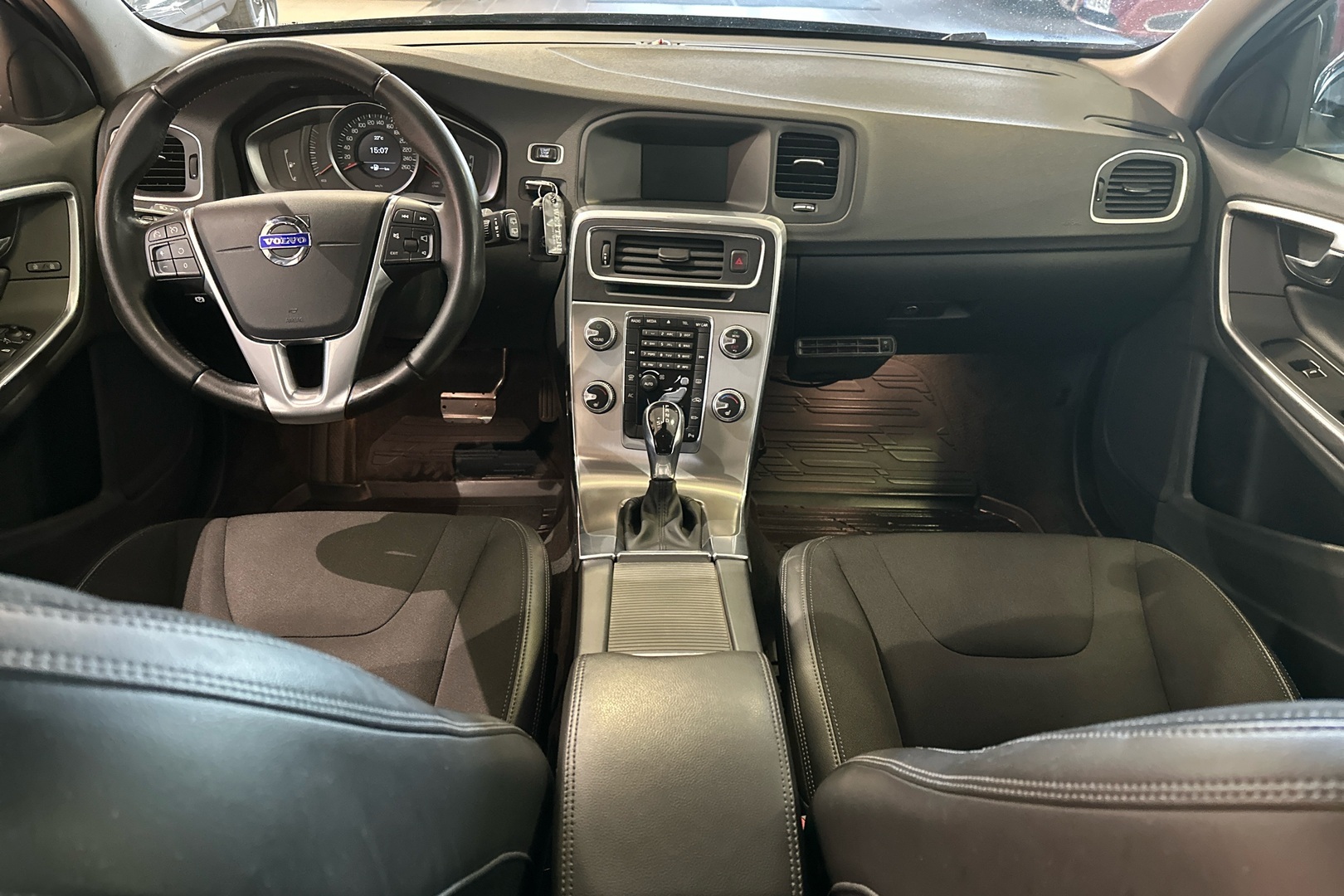 VOLVO V60 2016