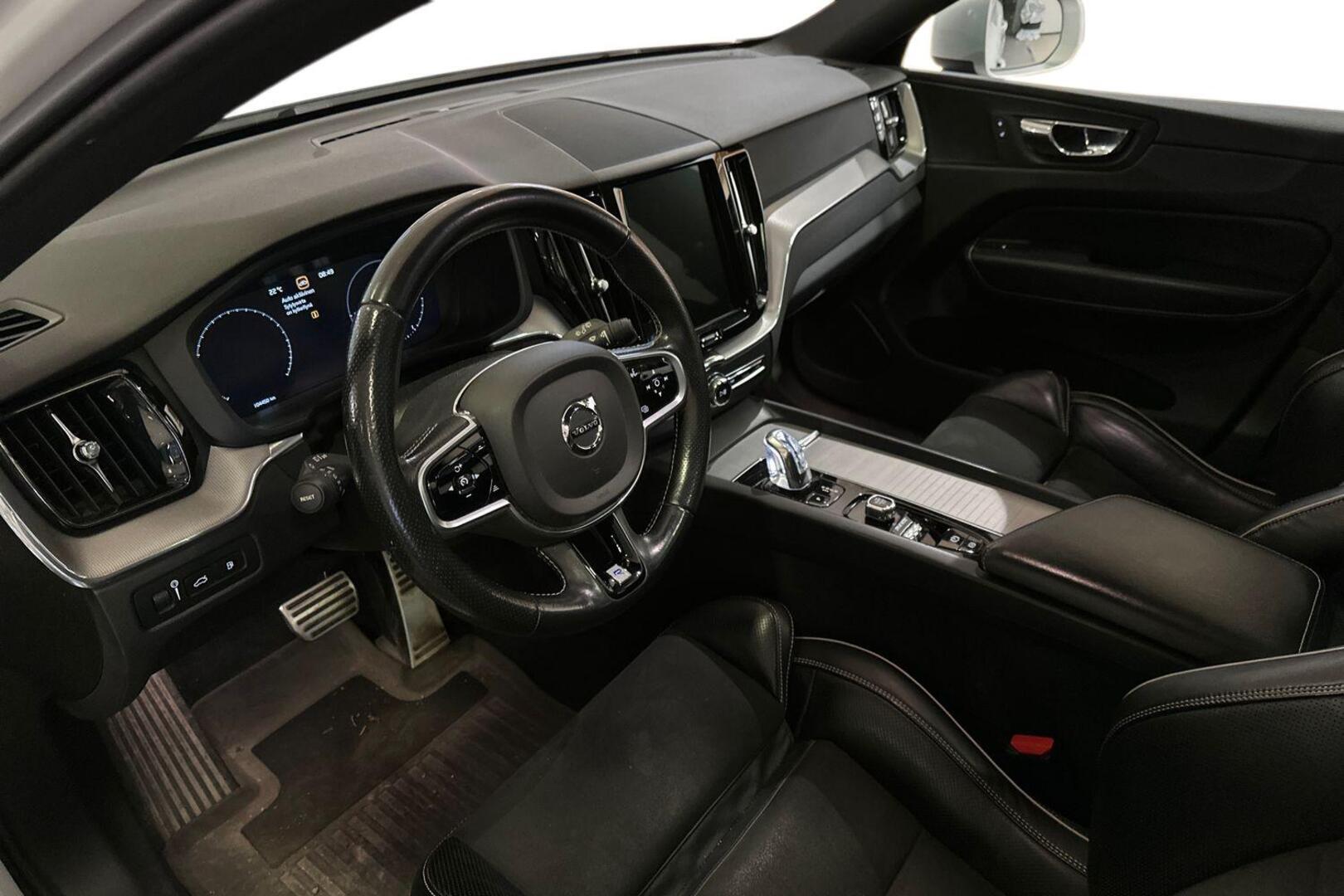 VOLVO XC60 2018