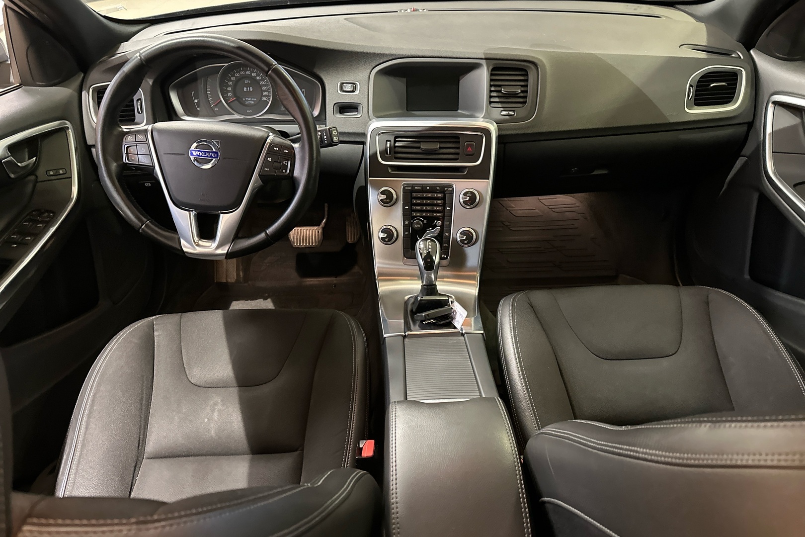 VOLVO V60 2015