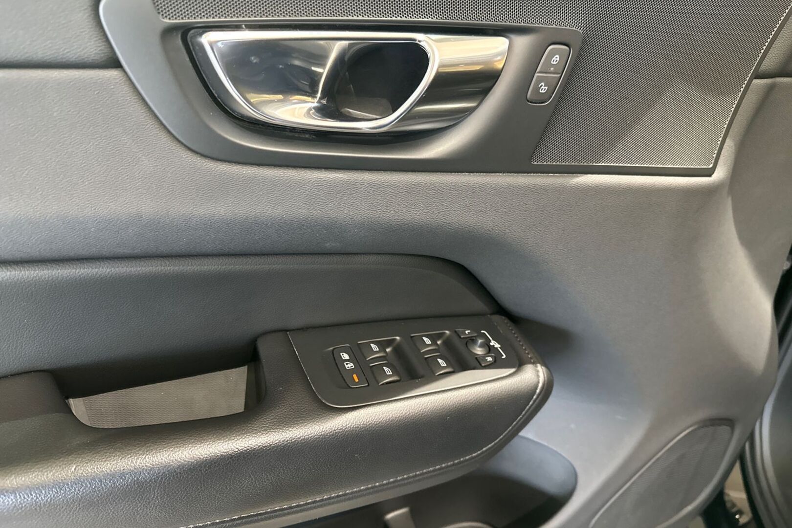 VOLVO XC60 2022