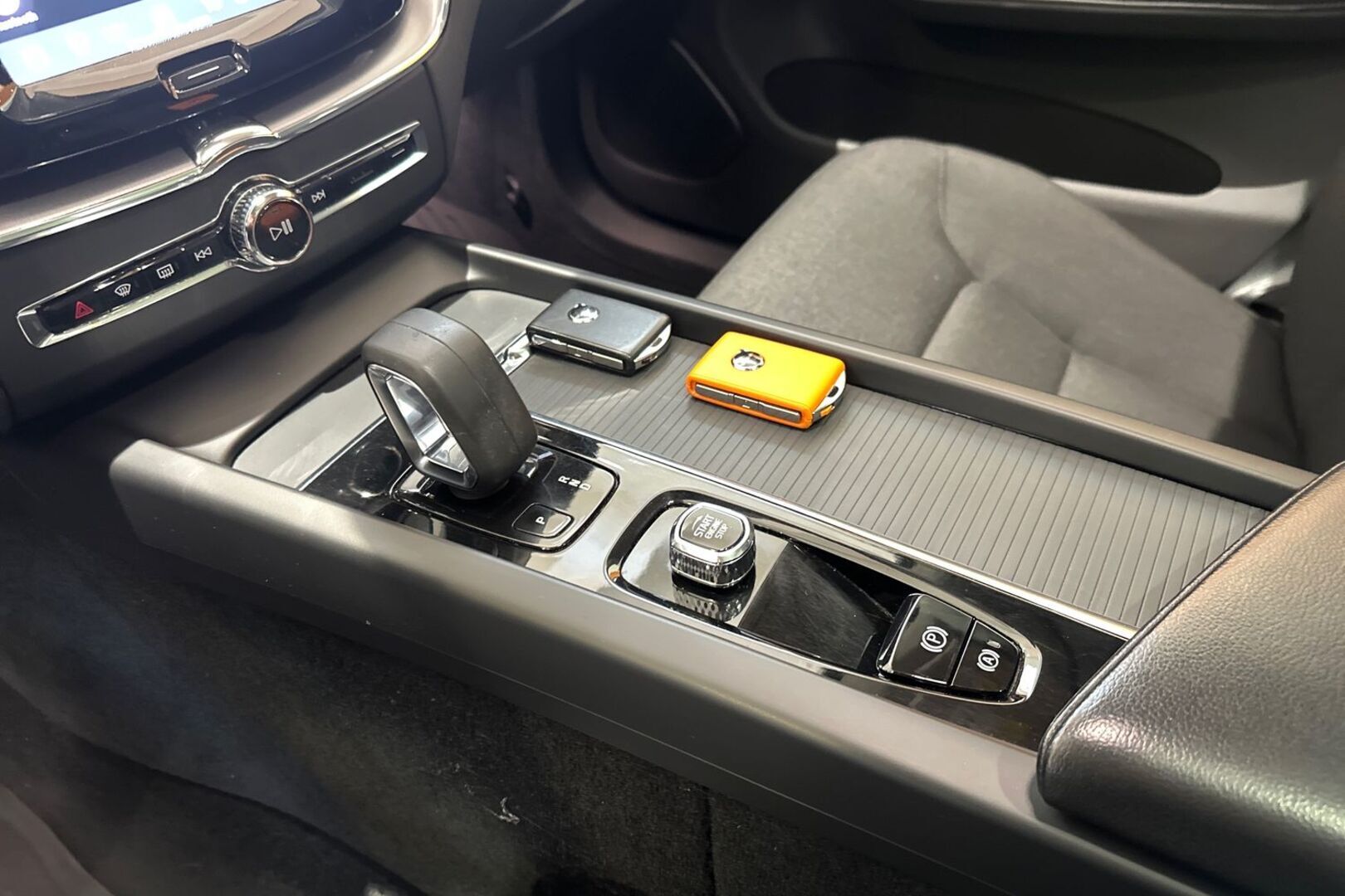 VOLVO XC60 2022