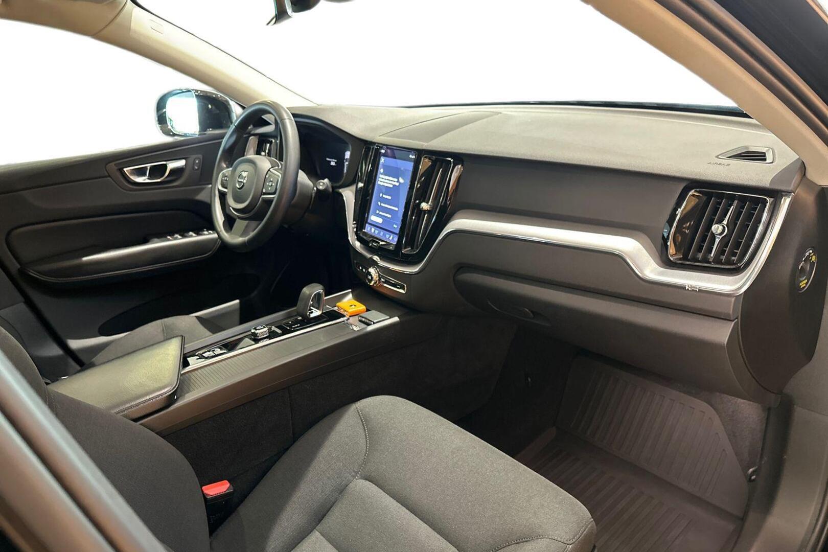 VOLVO XC60 2022
