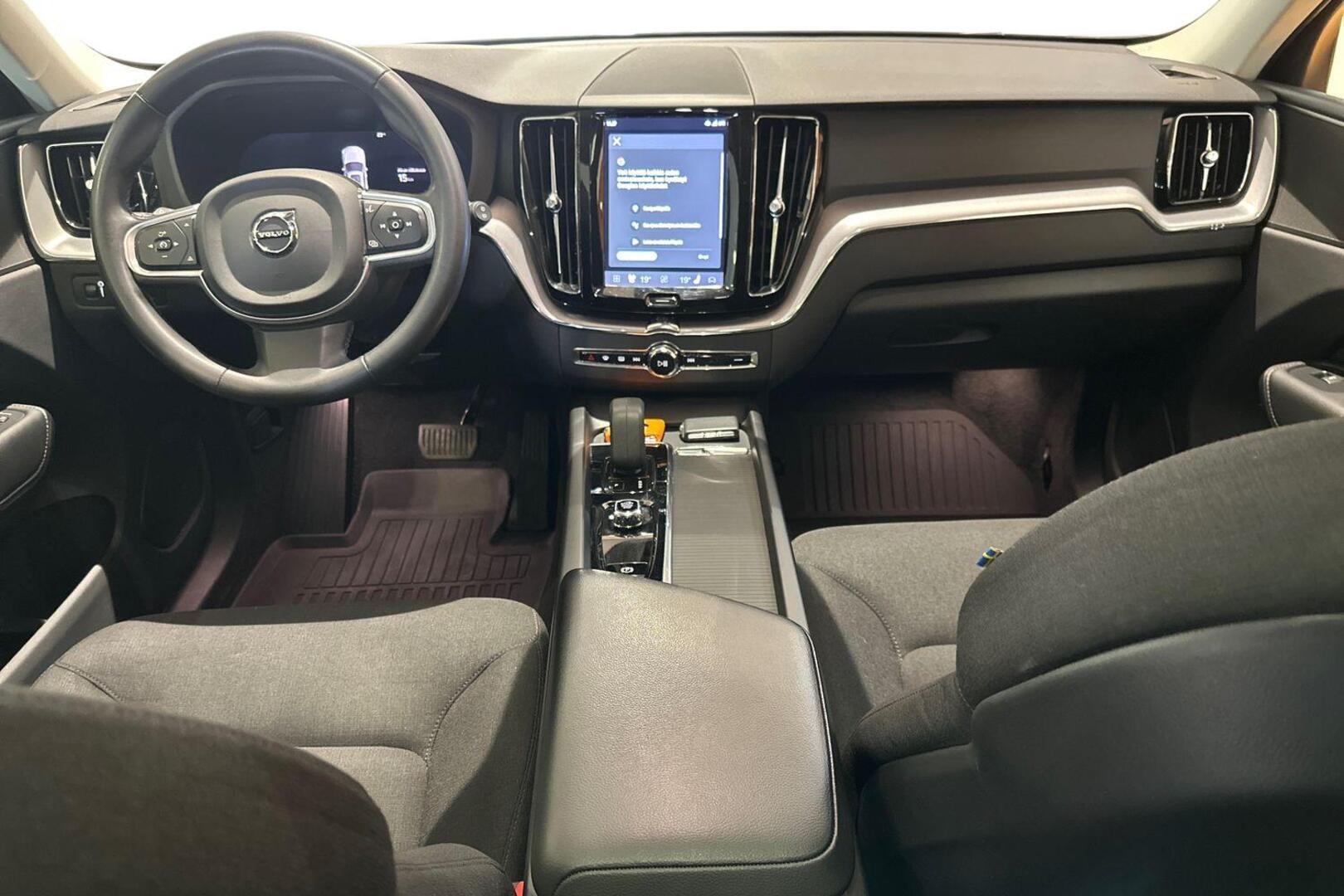 VOLVO XC60 2022