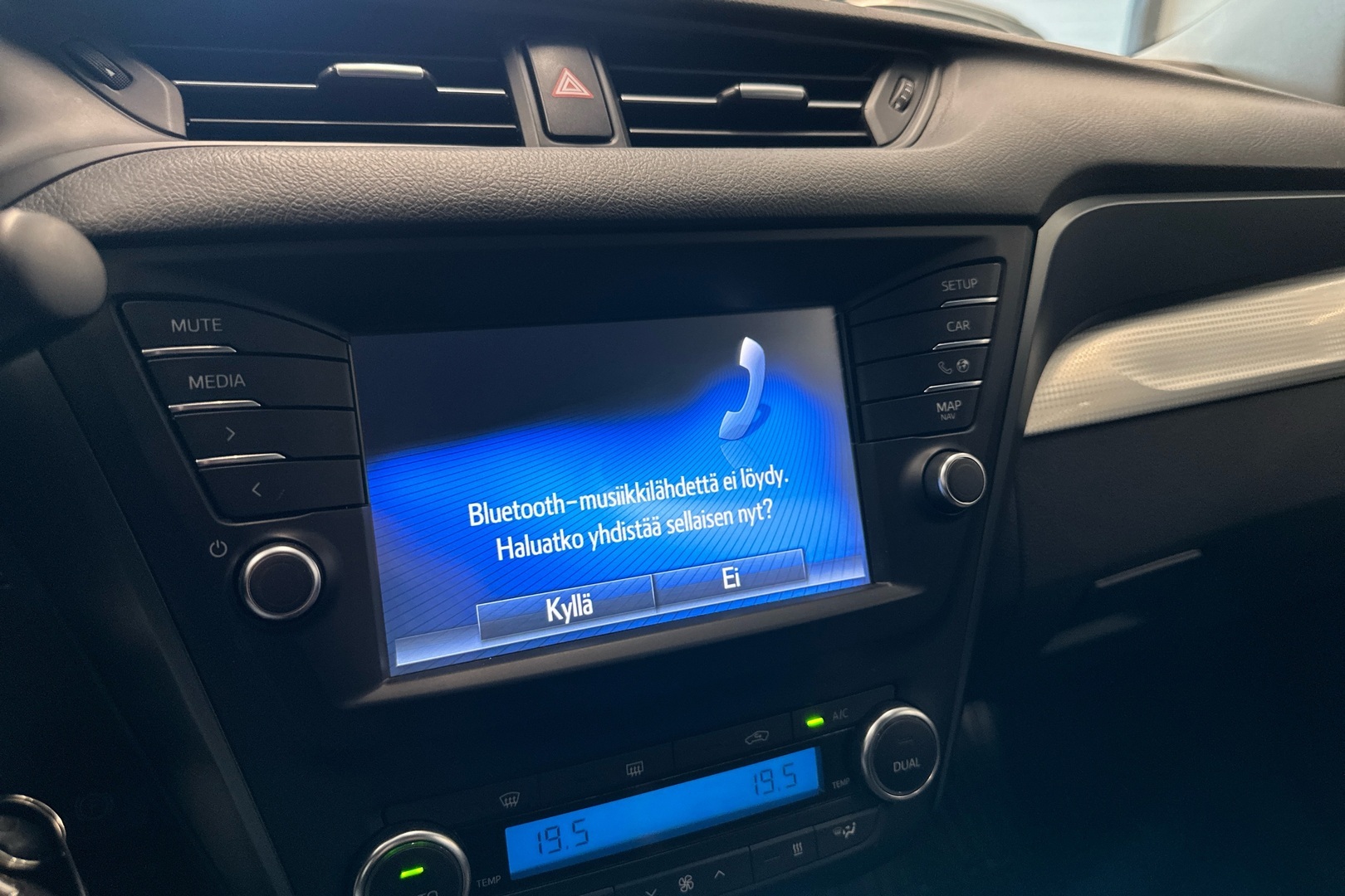 TOYOTA Avensis 2017