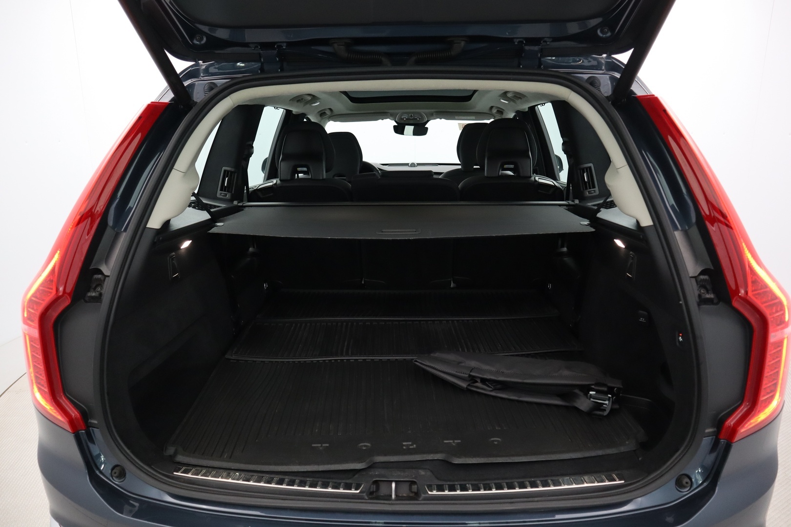 VOLVO XC90 2023