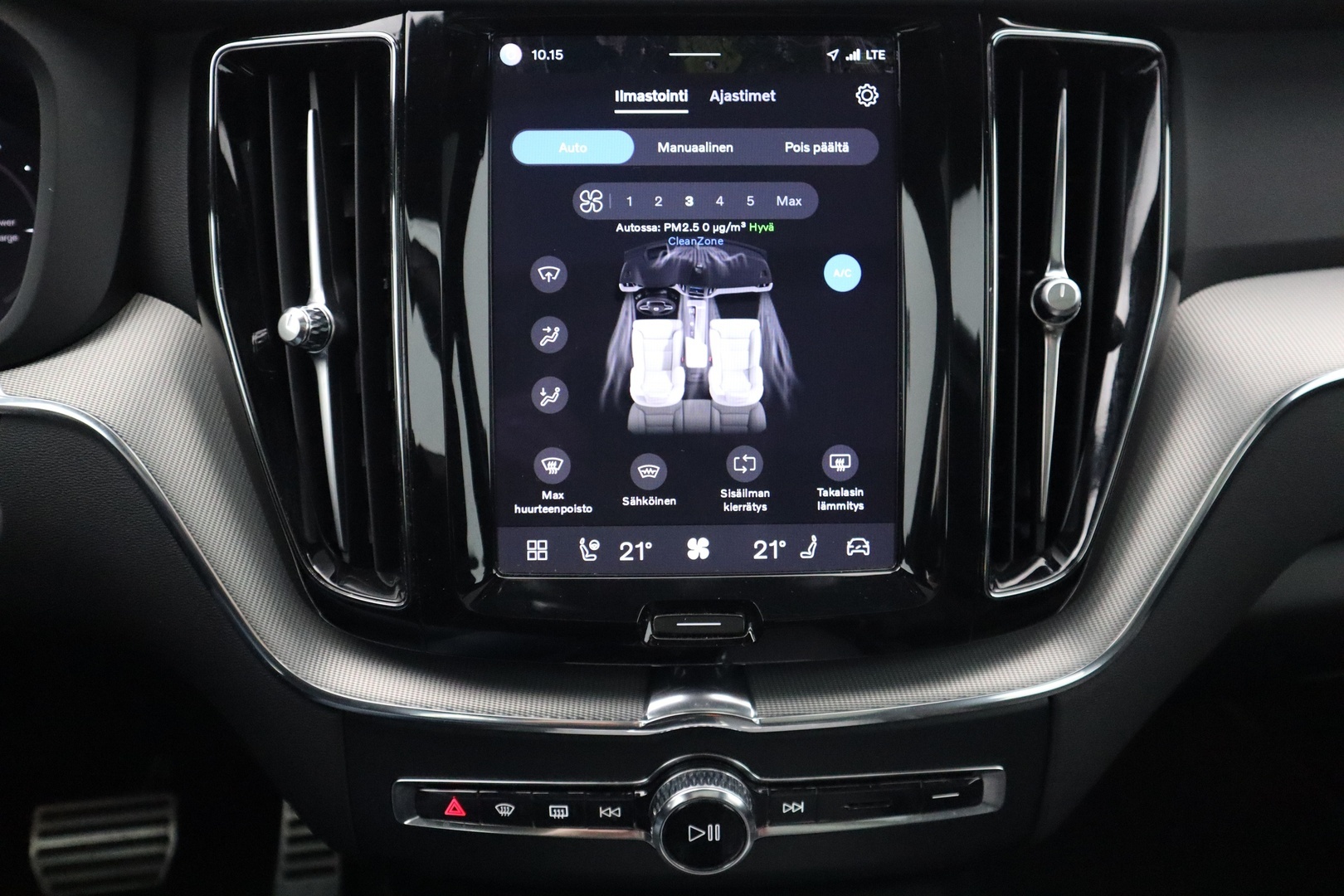 VOLVO XC60 2022