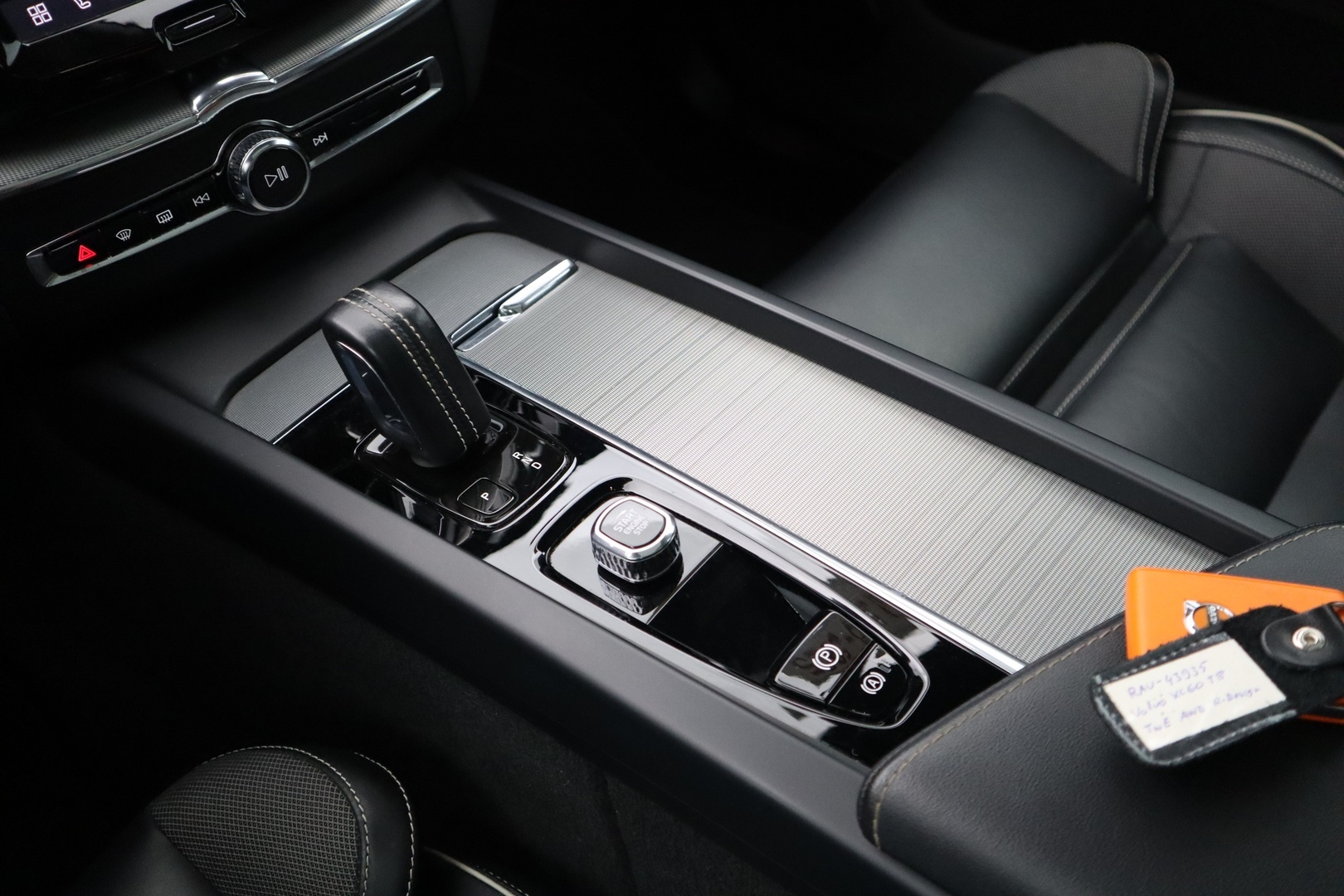 VOLVO XC60 2022