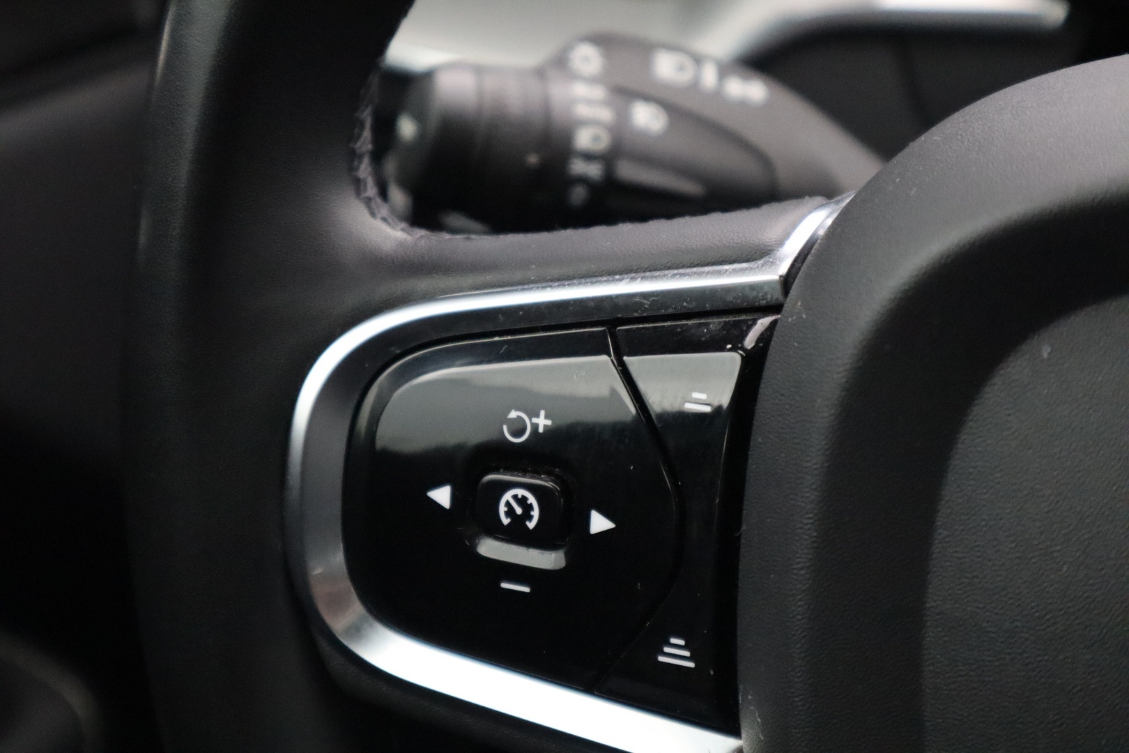 VOLVO XC60 2022