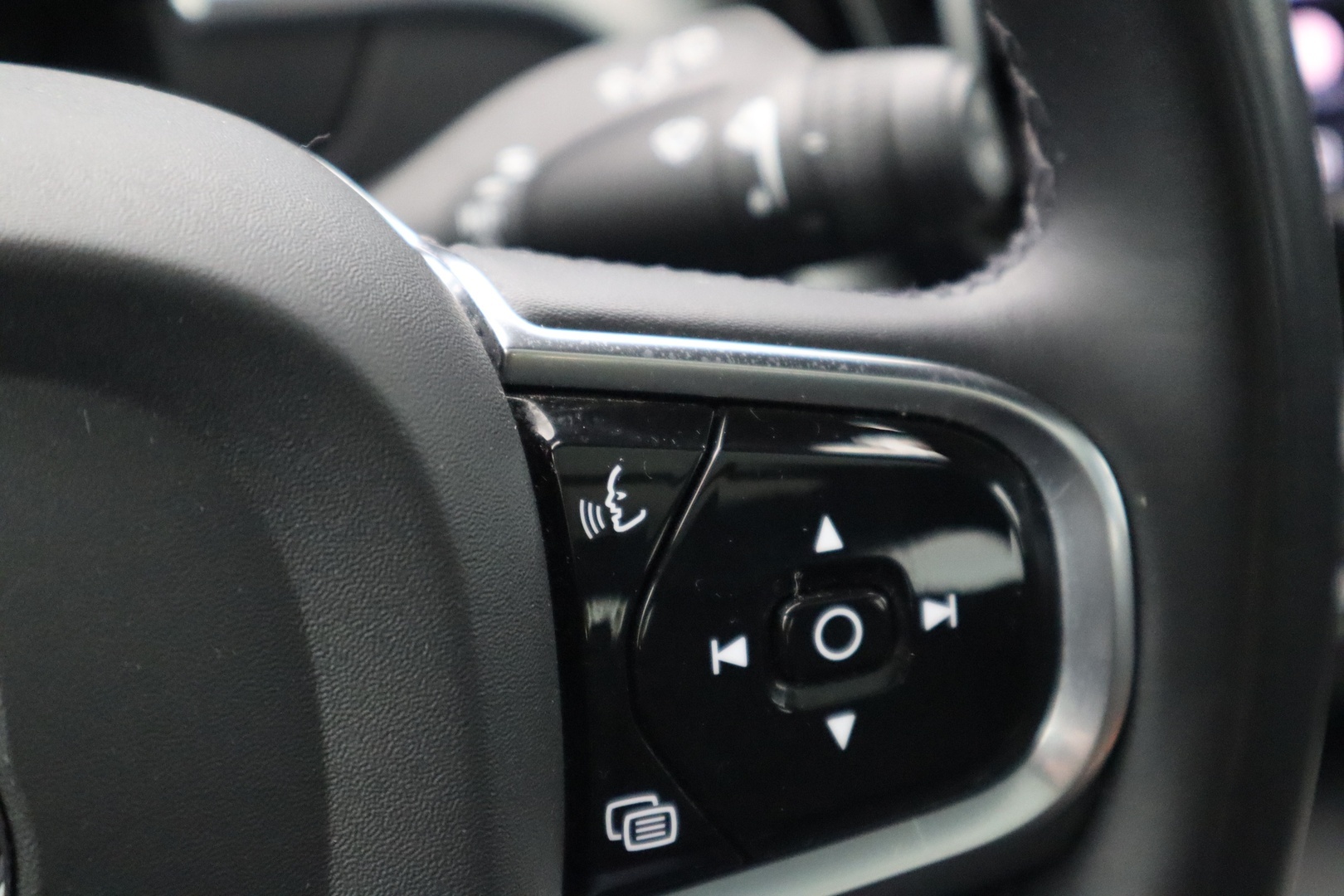 VOLVO XC60 2022