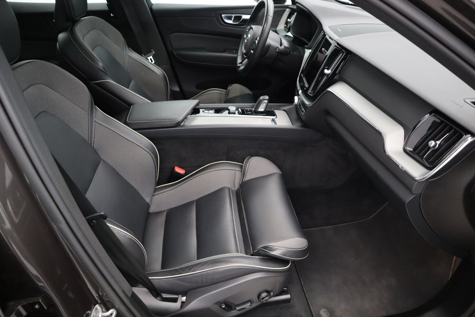 VOLVO XC60 2022