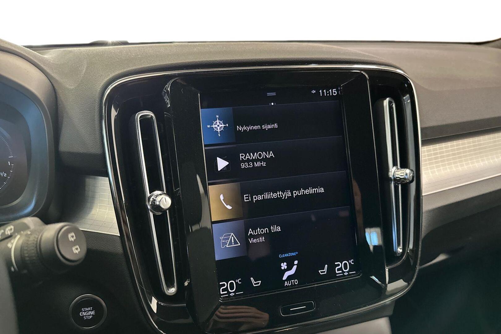 VOLVO XC40 2023