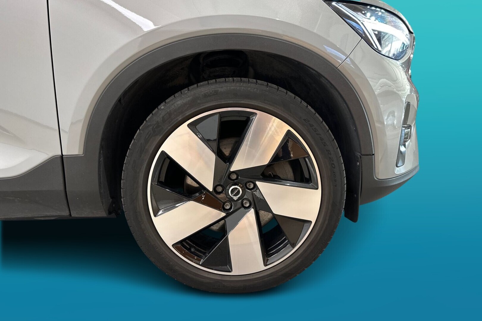 VOLVO XC40 2023