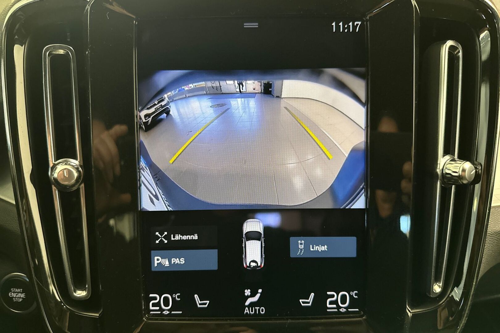 VOLVO XC40 2023