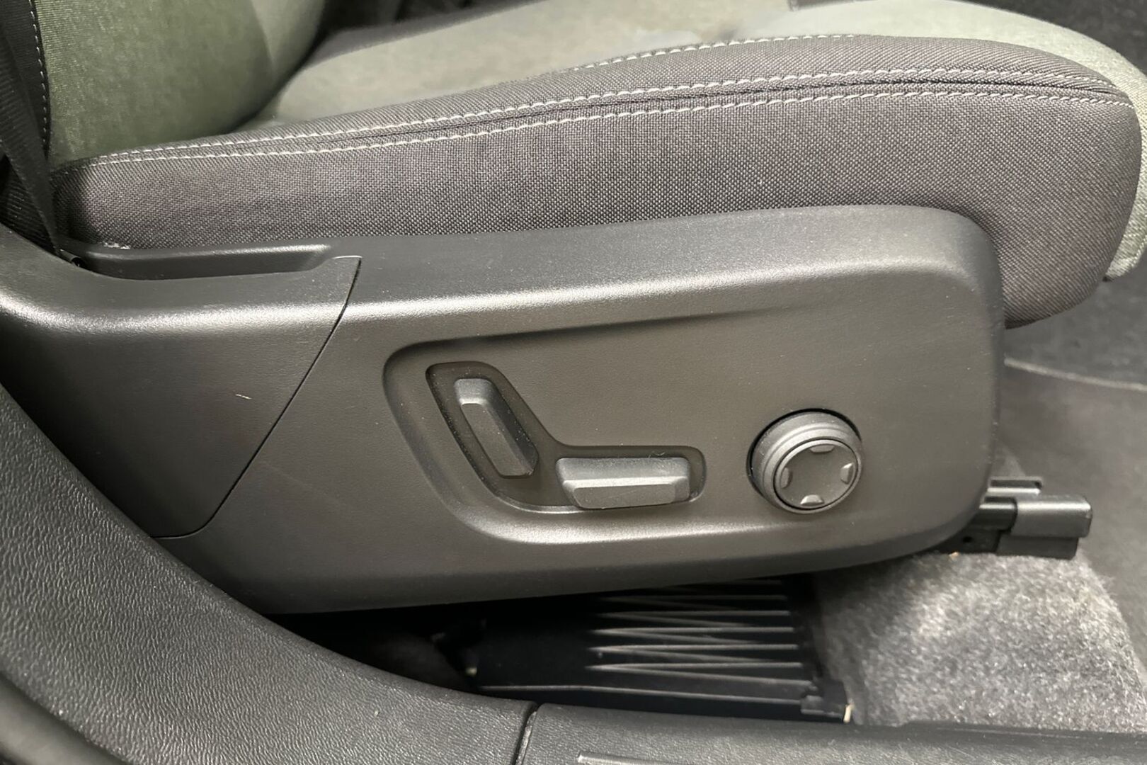 VOLVO XC40 2023