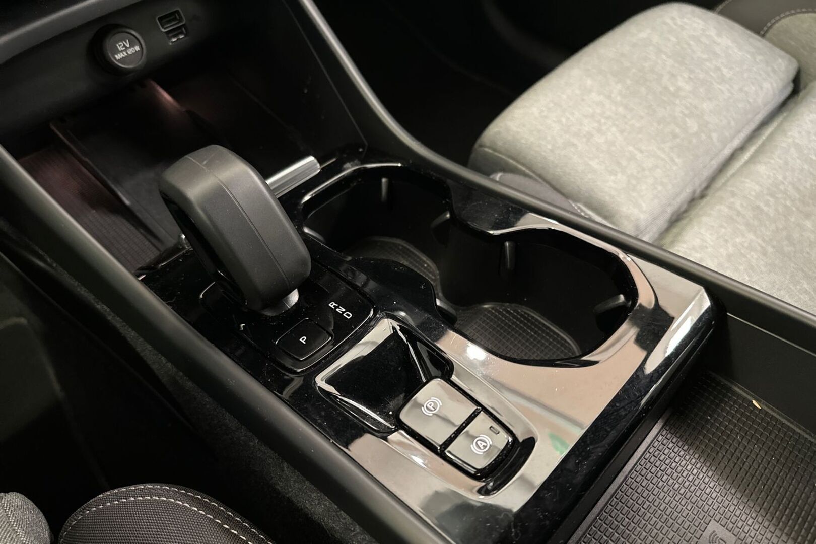 VOLVO XC40 2023