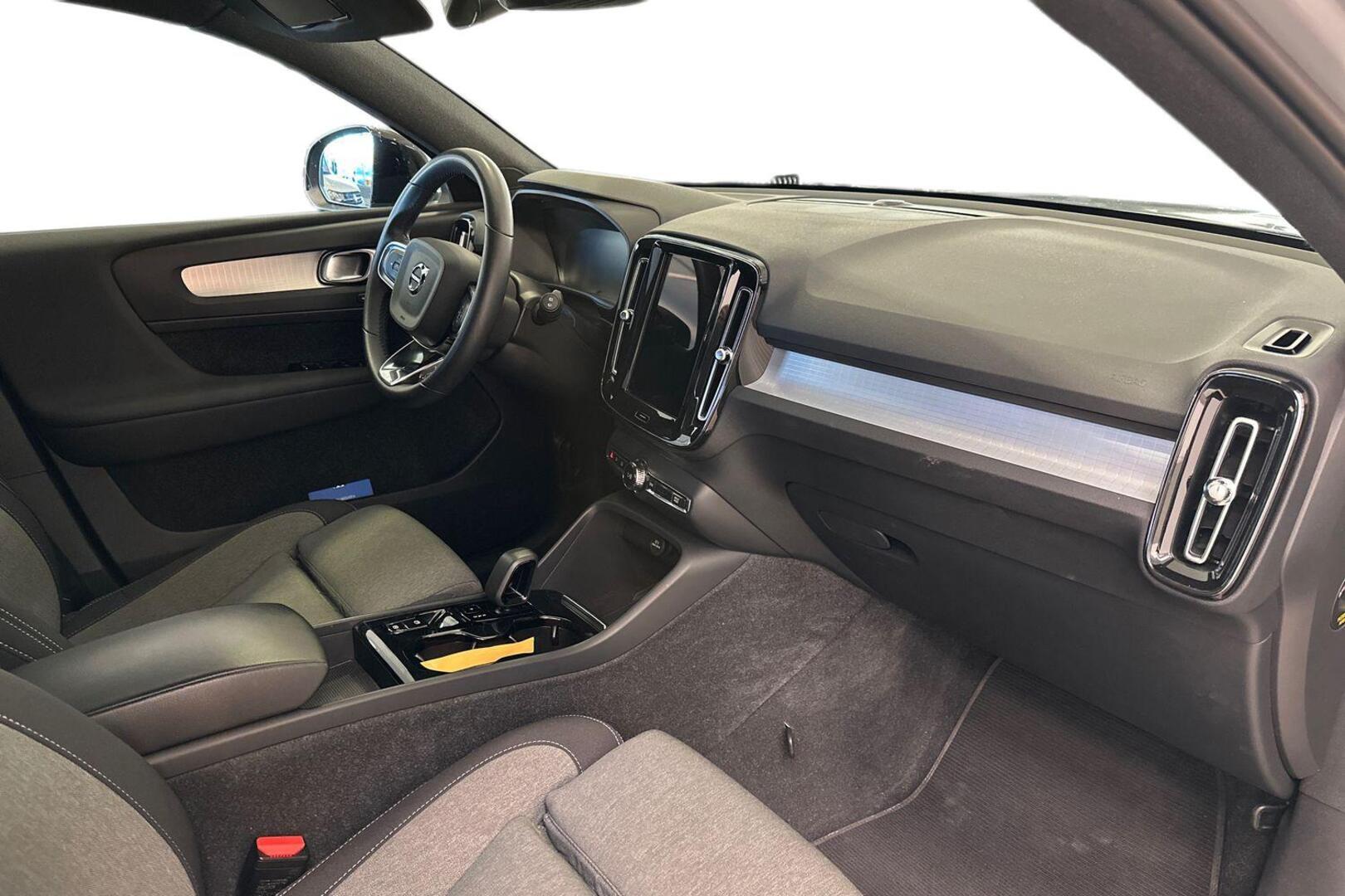 VOLVO XC40 2023
