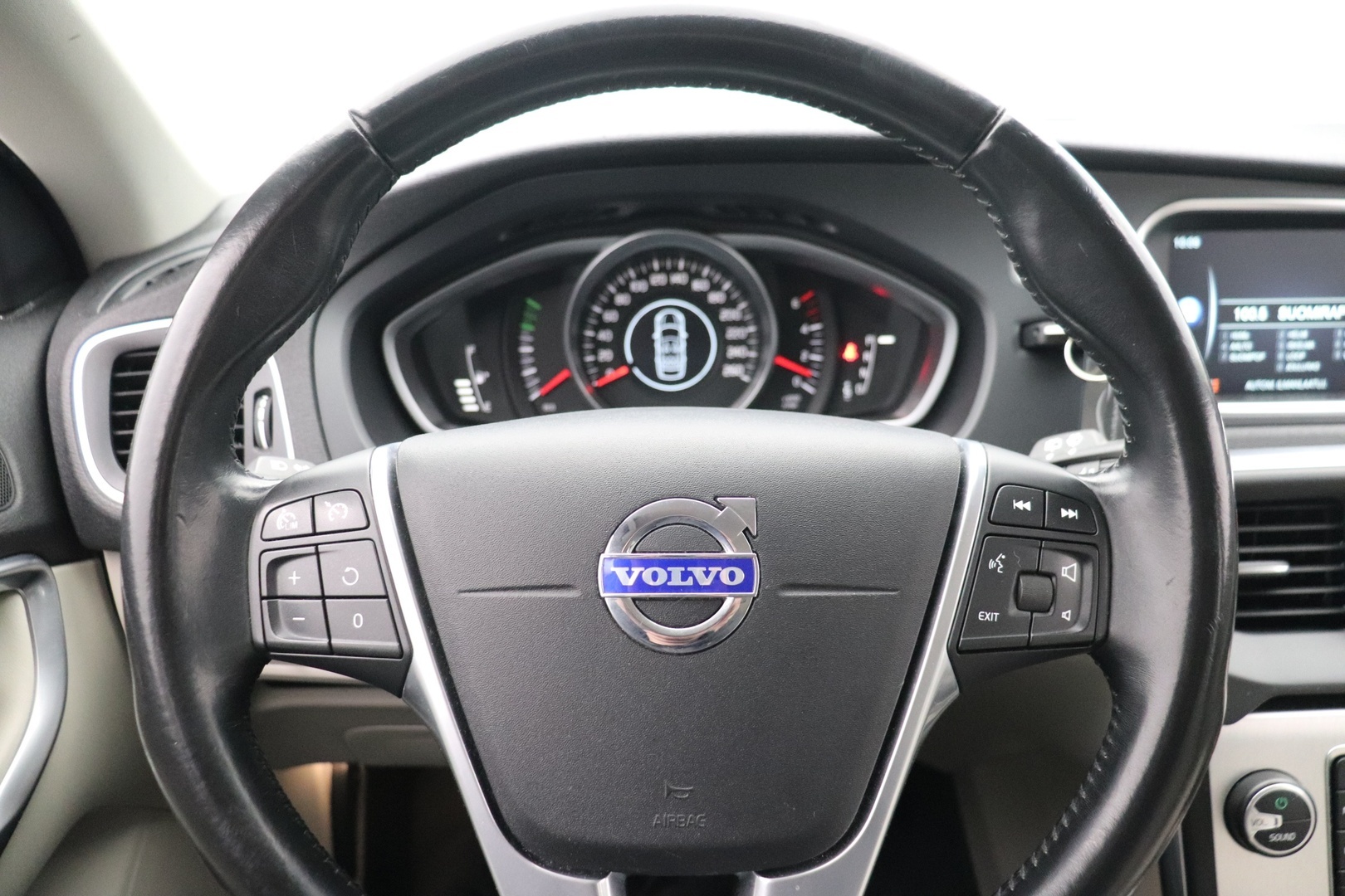 VOLVO V40 2014