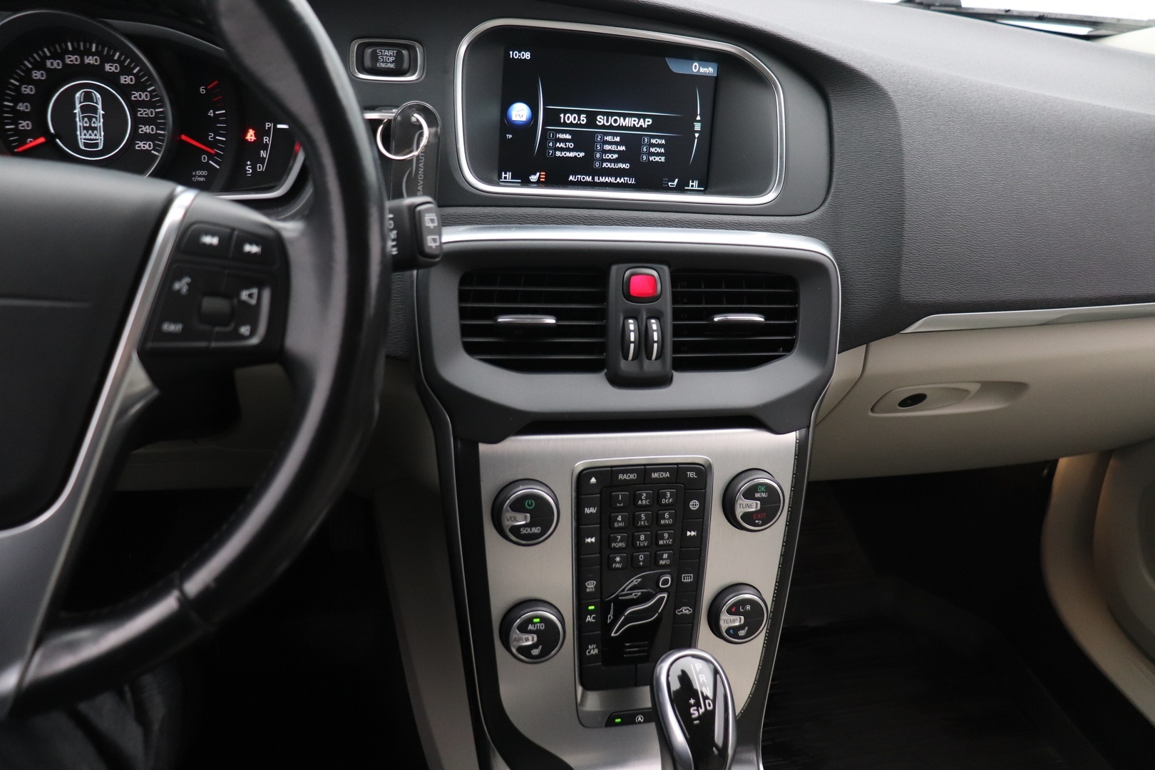 VOLVO V40 2014