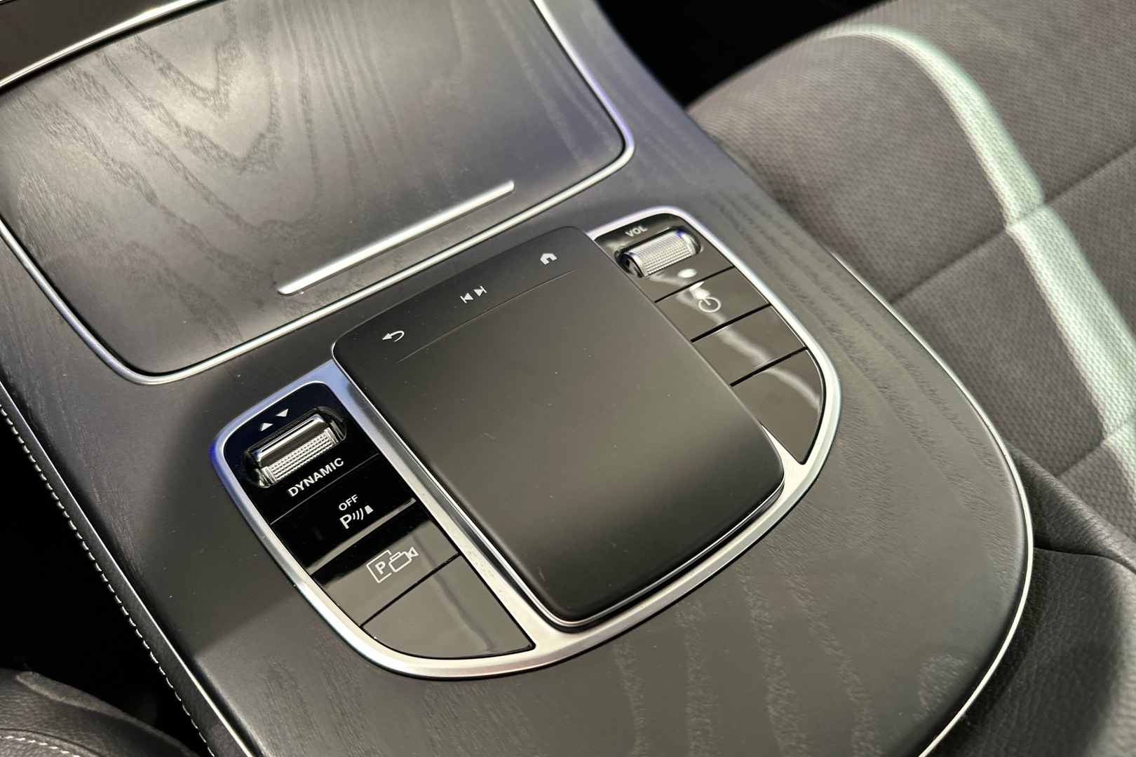 MERCEDES-BENZ E 2023