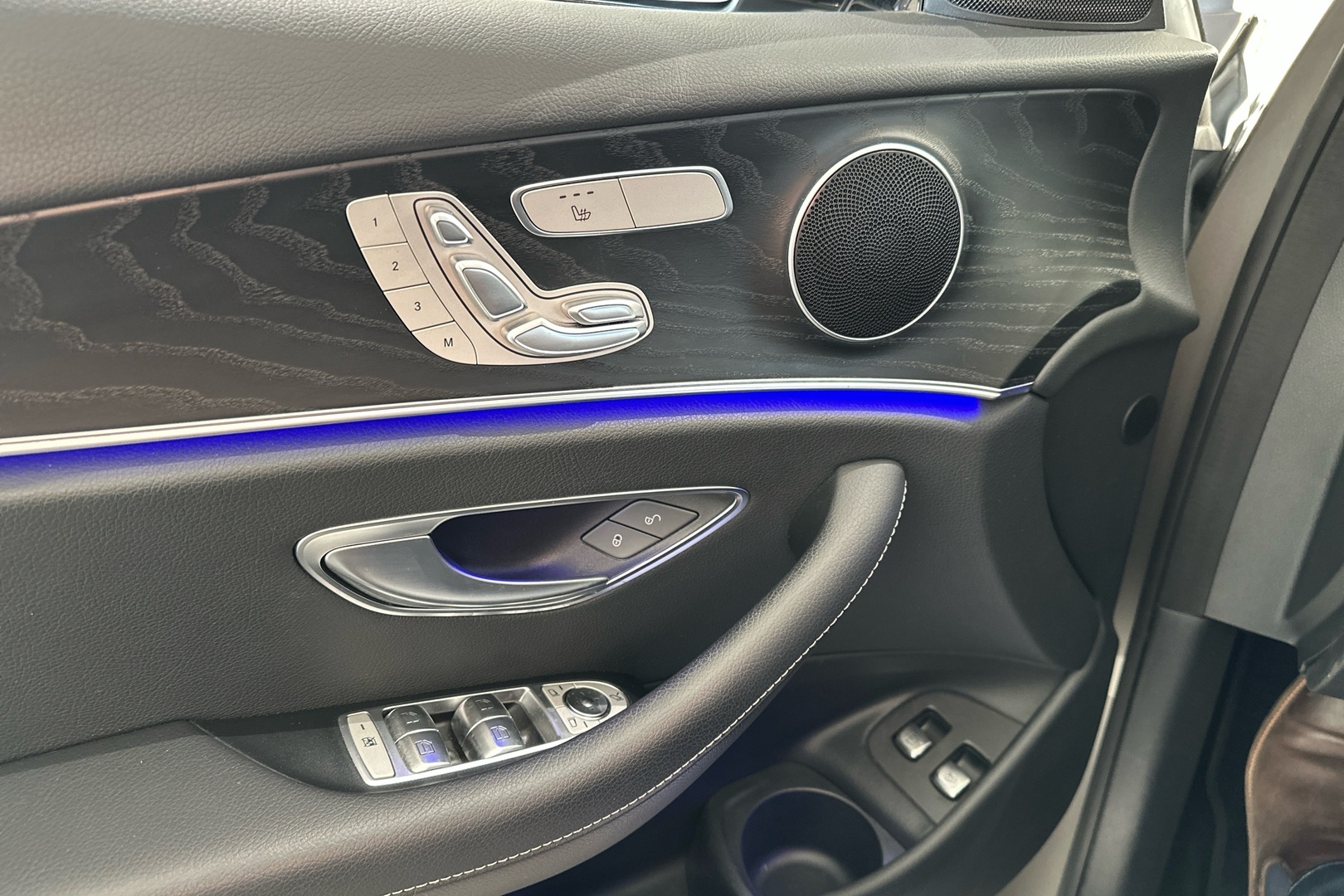 MERCEDES-BENZ E 2023