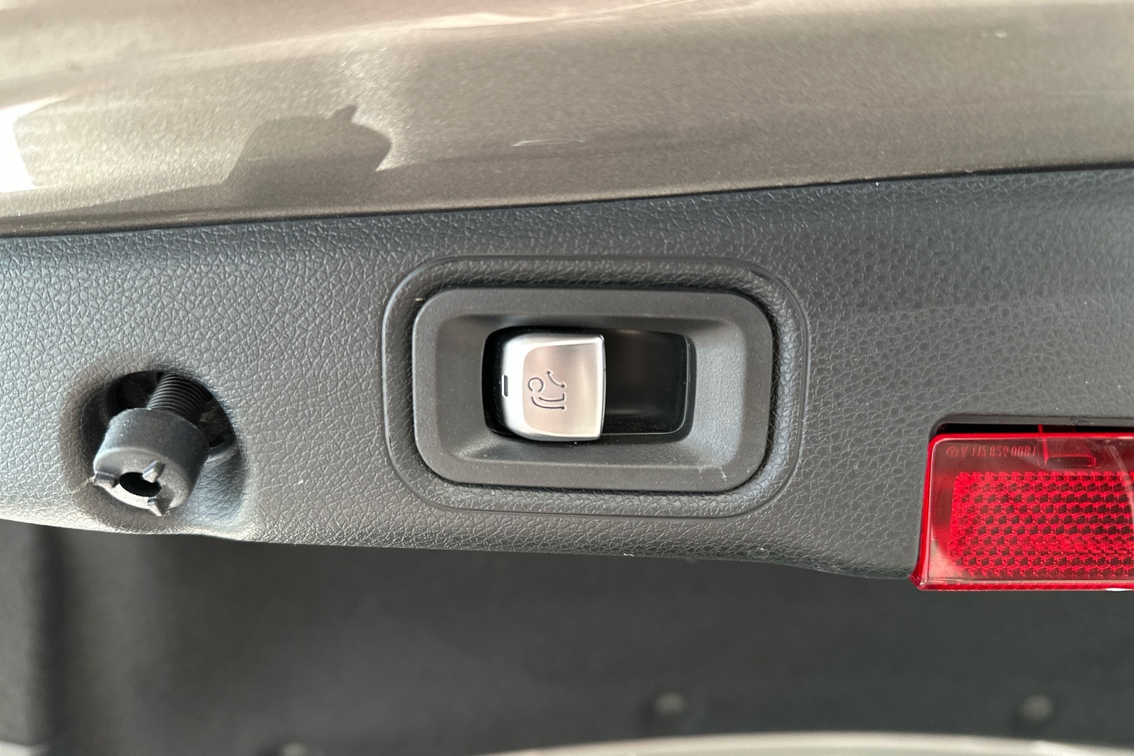 MERCEDES-BENZ E 2023