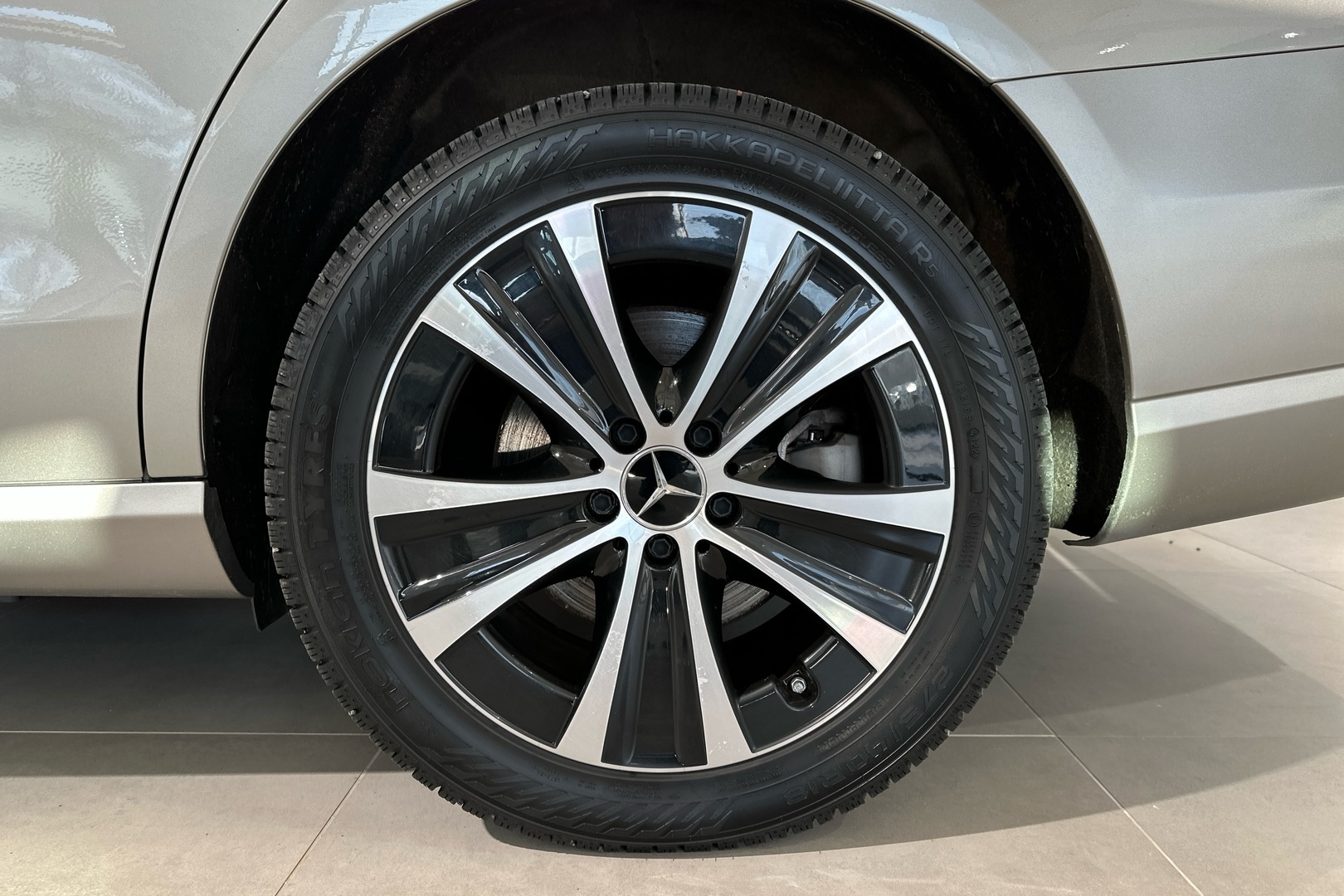 MERCEDES-BENZ E 2023