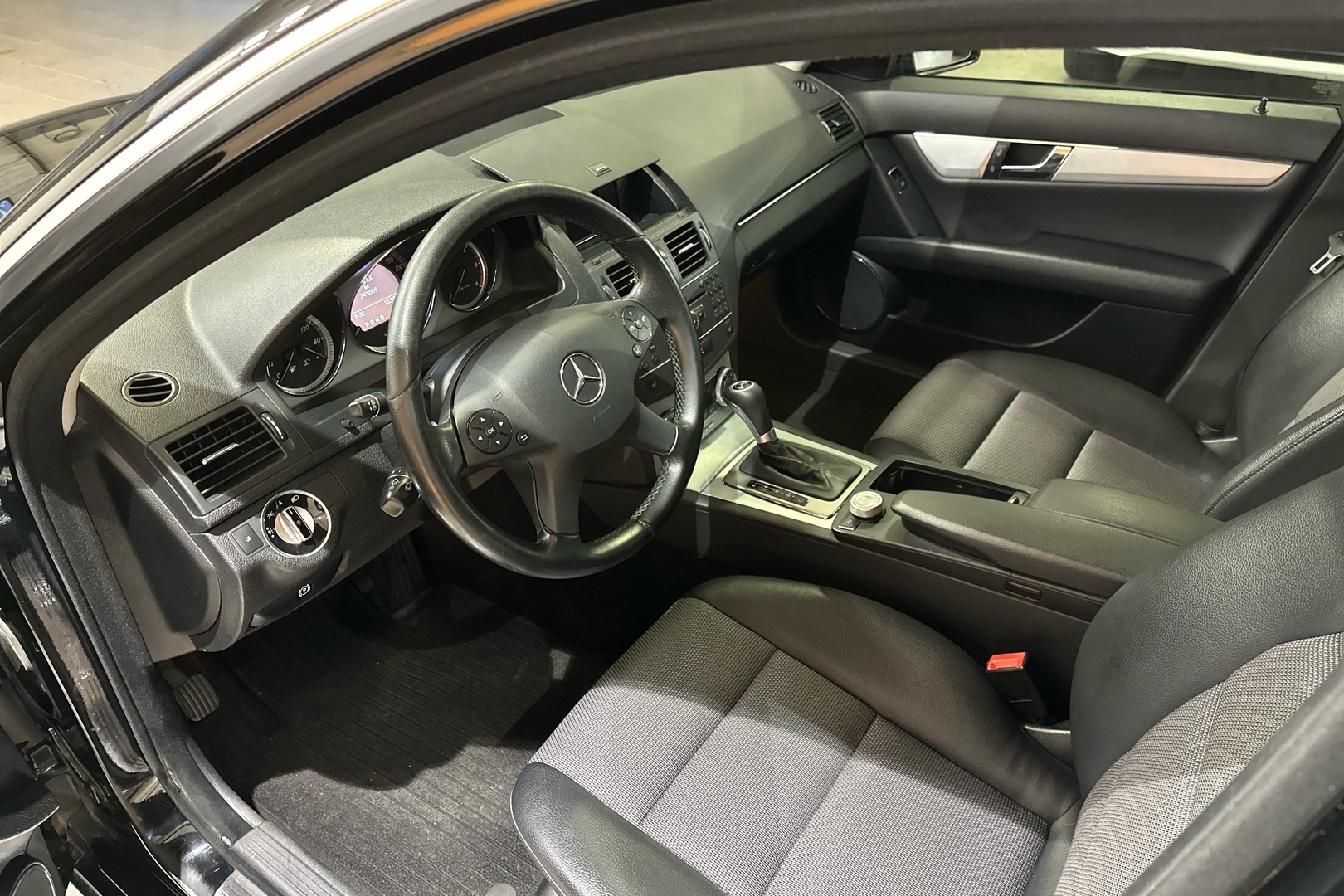 MERCEDES-BENZ C 2011