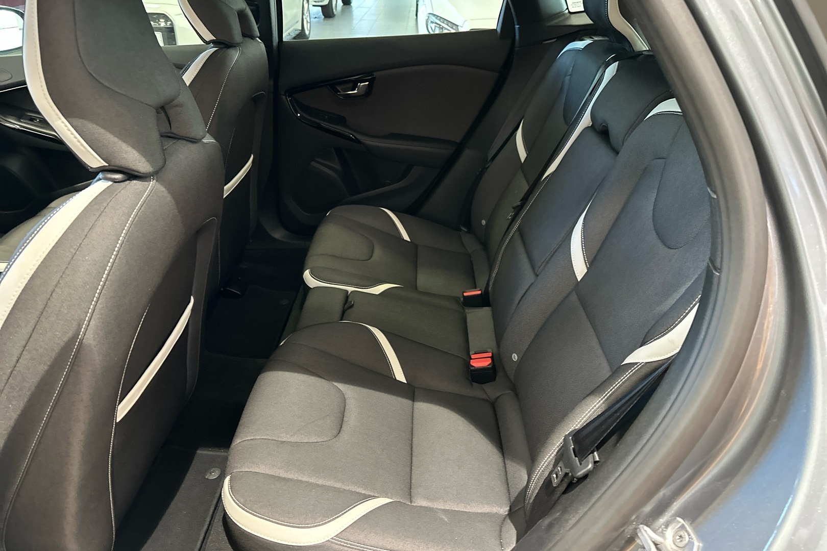 VOLVO V40 2018