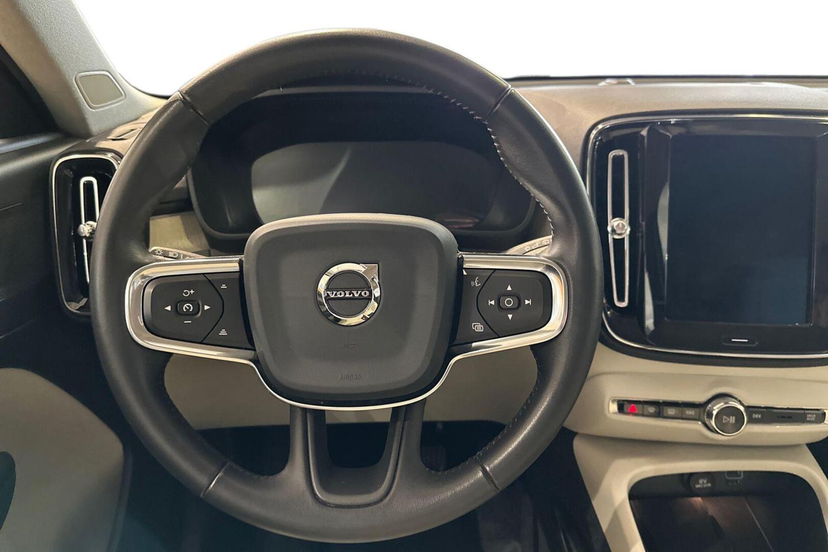 VOLVO XC40 2019