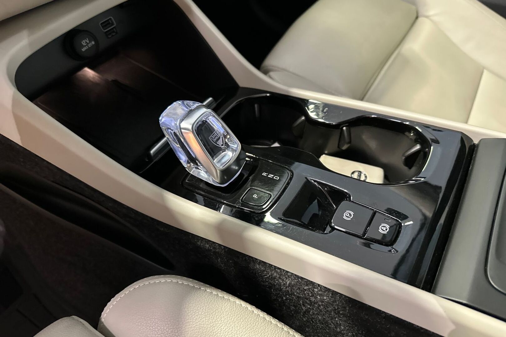 VOLVO XC40 2019